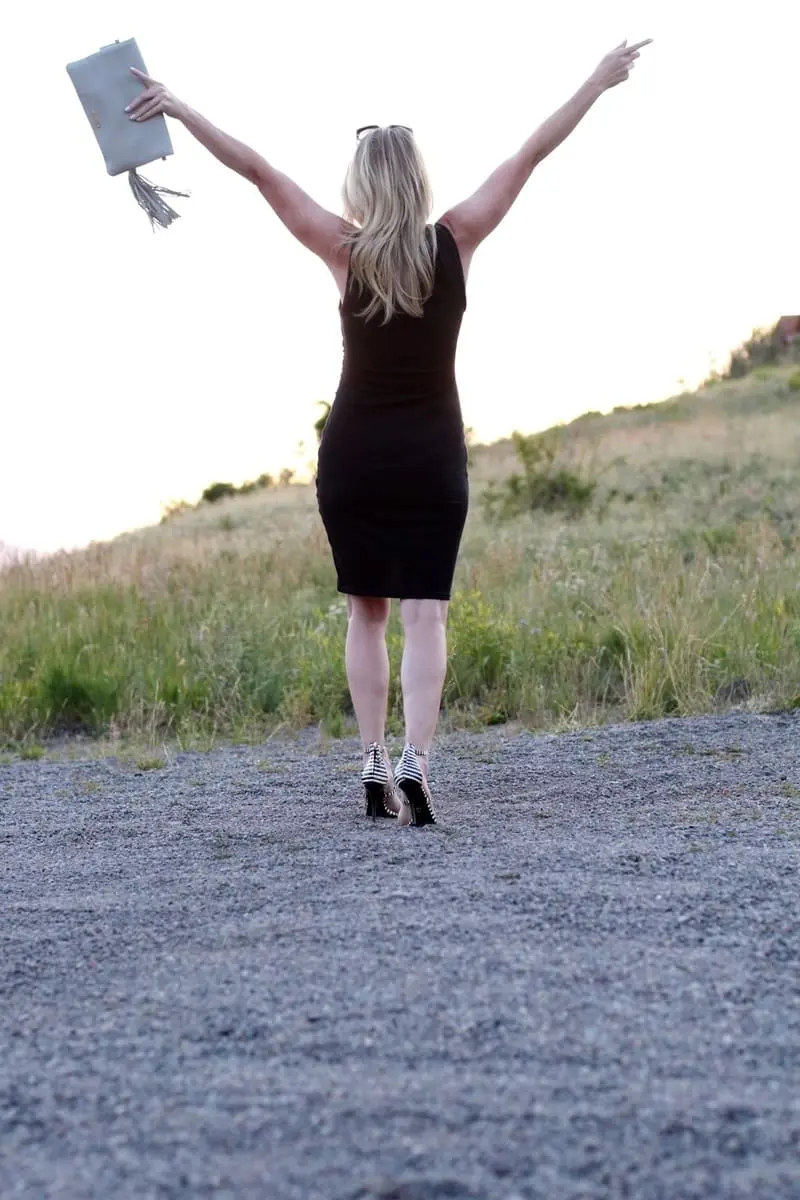Choker Necklace, tank dress, grey clutch, sandals