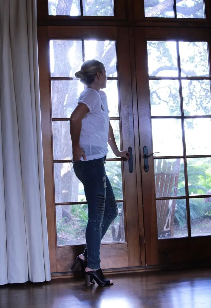 Plain White Tee, white tee, white t-shirt, skinny jeans, moto skinny jeans, mules, black mules