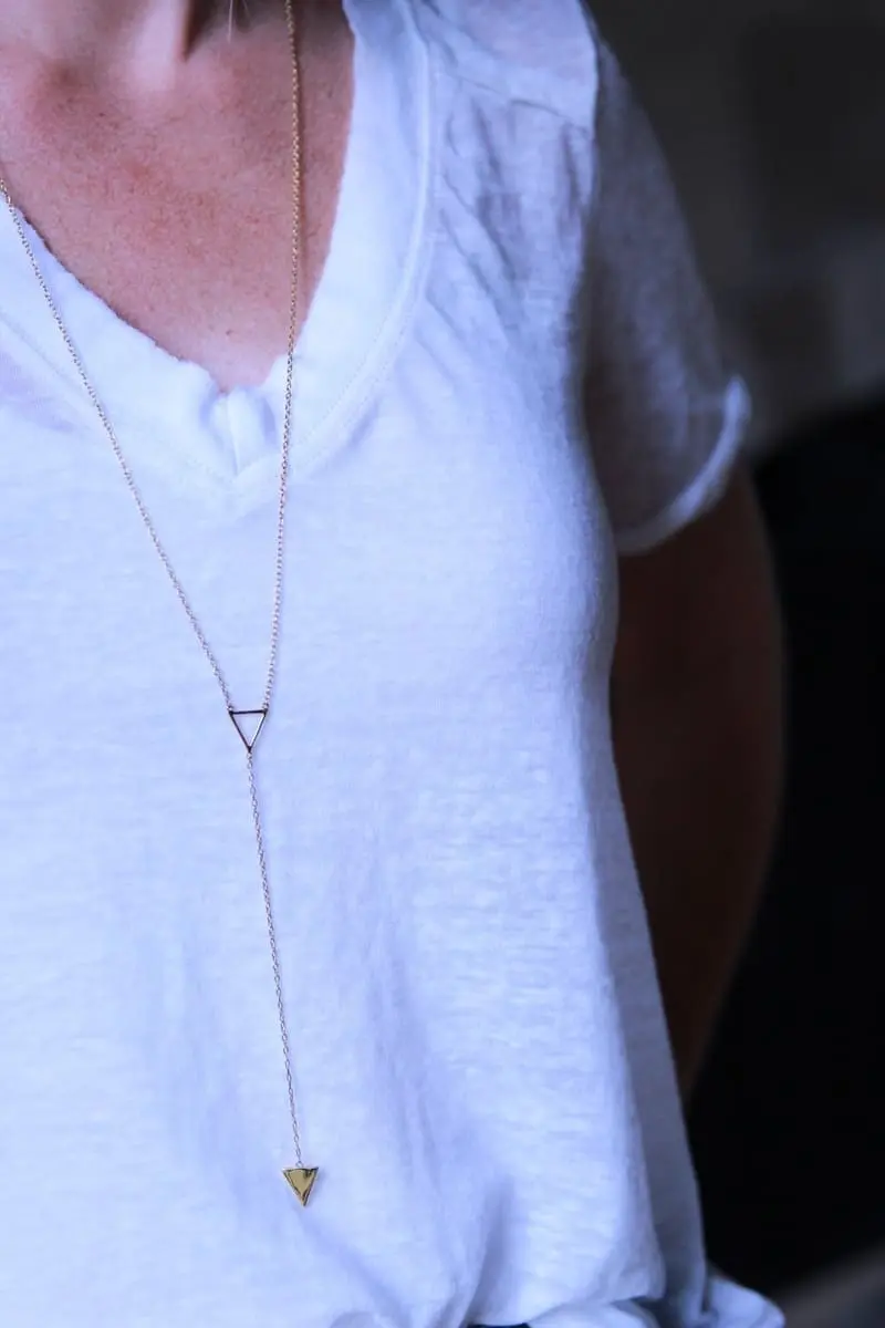 Plain White Tee, white tee, white t-shirt, skinny jeans, moto skinny jeans, lariat, gold necklace