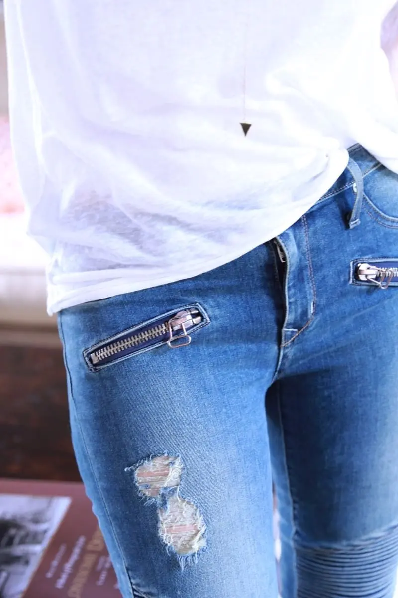 Plain White Tee, moto skinny jeans, lovers + friends, aaron moto skinnies, lariat, necklace