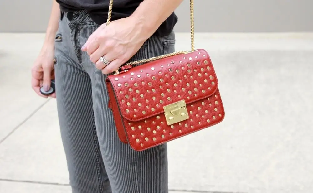 Criss Cross Tee, black tee, great tee, basic tee, wardrobe, styling, shopping, skinny jeans, red bag, jeans, denim, best denim, favorites, fall fashion, outfit ideas