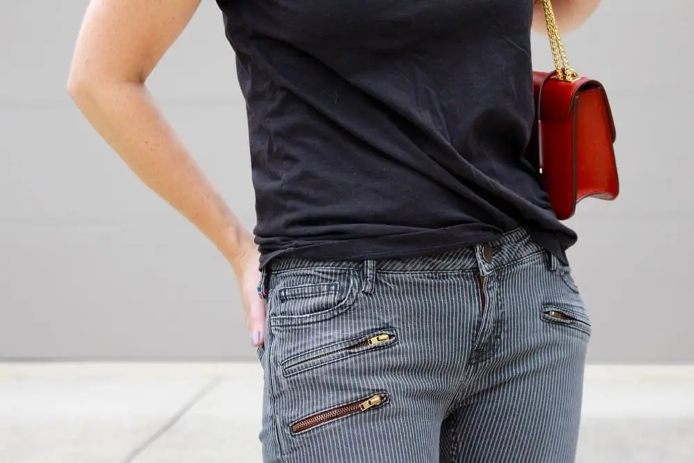 Criss Cross Tee, black tee, great tee, basic tee, wardrobe, styling, shopping, skinny jeans, red bag, jeans, denim, best denim, favorites, fall fashion, outfit ideas