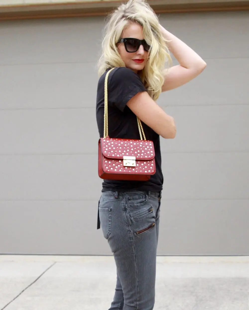 Criss Cross Tee, black tee, great tee, basic tee, wardrobe, styling, shopping, skinny jeans, red bag, jeans, denim, best denim, favorites, fall fashion, outfit ideas