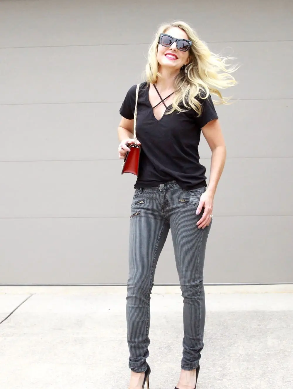Criss Cross Tee, black tee, great tee, basic tee, wardrobe, styling, shopping, skinny jeans, red bag, jeans, denim, best denim, favorites, fall fashion, outfit ideas