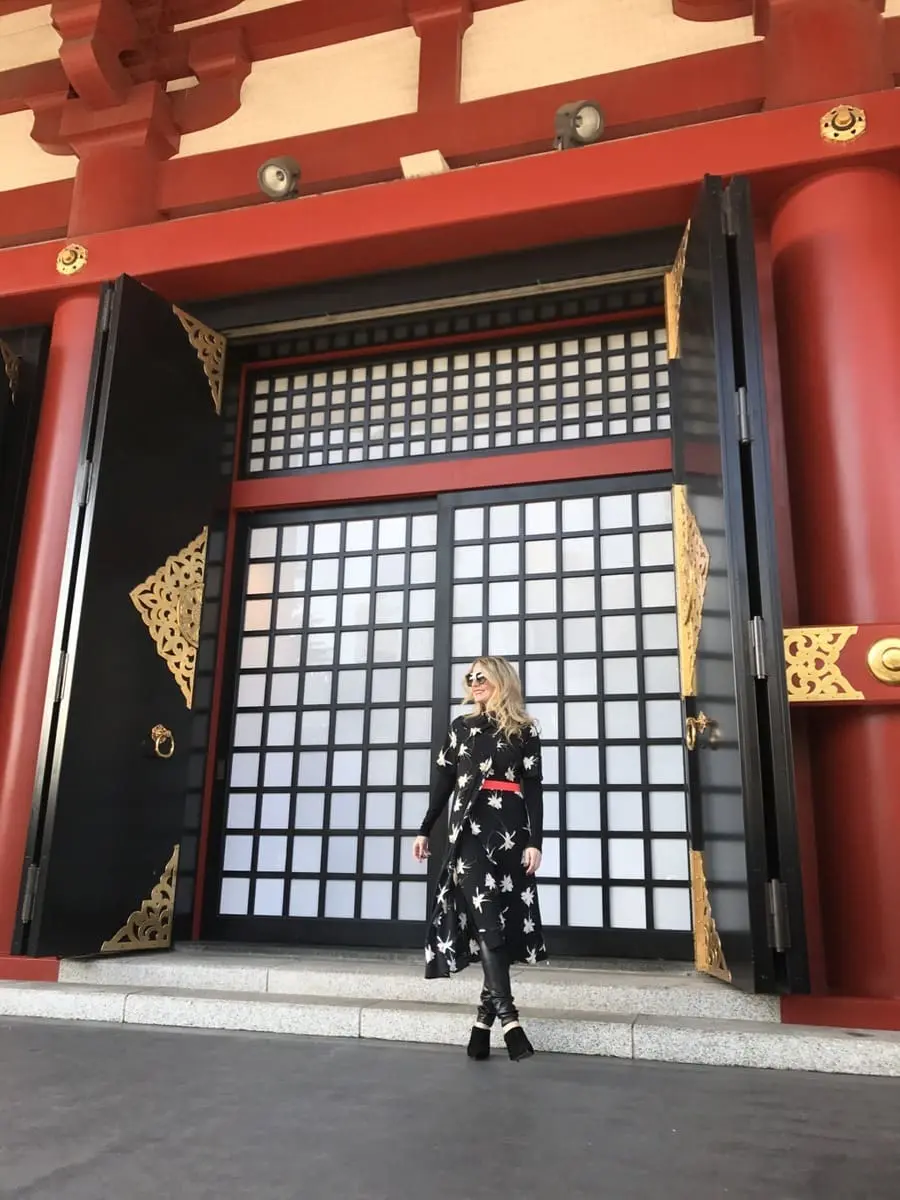 erin busbee at senso ji temple in tokyo japan wearing topshop floral print dress over citizens of humanity coated rocket skinny jeans with marc fisher mules and a halogen black turtleneck from nordstrom