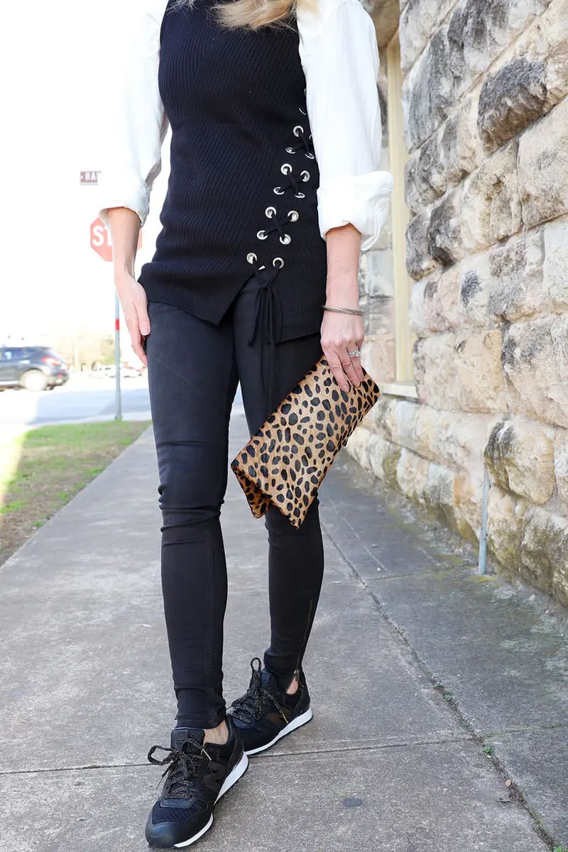 Street style! These chic and comfortable new balance sneakers in black and gold will keep you looking long and tall while you are also so comfortable. A great and functional way to try the athleisure trend!
