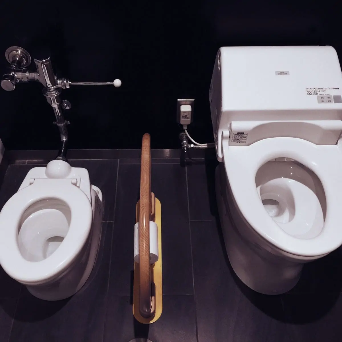 amazing japanese toilets with built in bidets and seat cleaners, most amazing toilets in the world