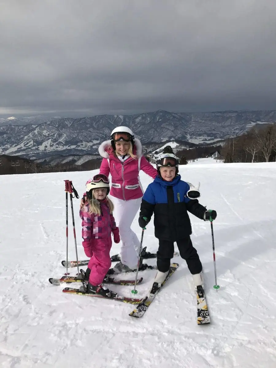  erin-busbee-and-kids-in-nozawa-onsen