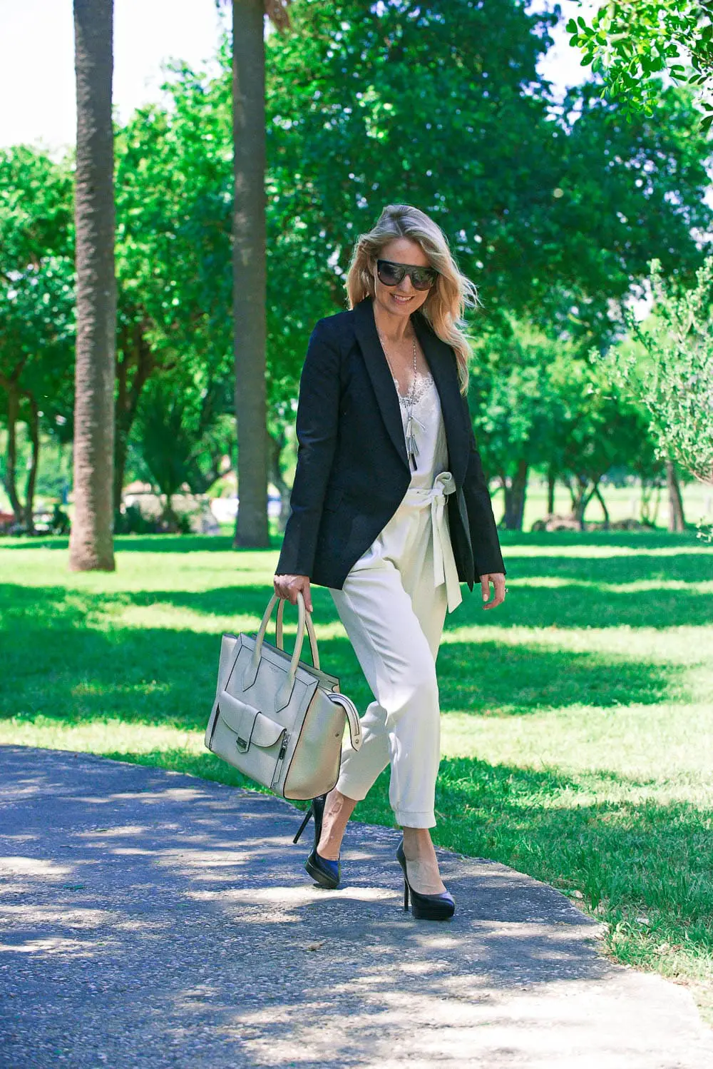 White bags are white hot for spring/summer! These trendy bags are neutral and versatile and will go with everything in your wardrobe. This post features white bags from Henri Bendel including the Rivington tote, a wallet and a mini crossbody white bag picked by fashion blogger and youtuber Erin Busbee of Busbee Style