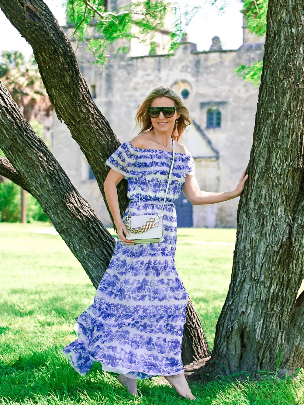 White bag from Henri Bendel. This tini, woven handle, crossbody bag with small gold studs from Henri Bendel is the perfect size for your next special event or wedding. Featured by Erin Busbee, fashion blogger and youtuber for busy women over 40 from Busbee Style