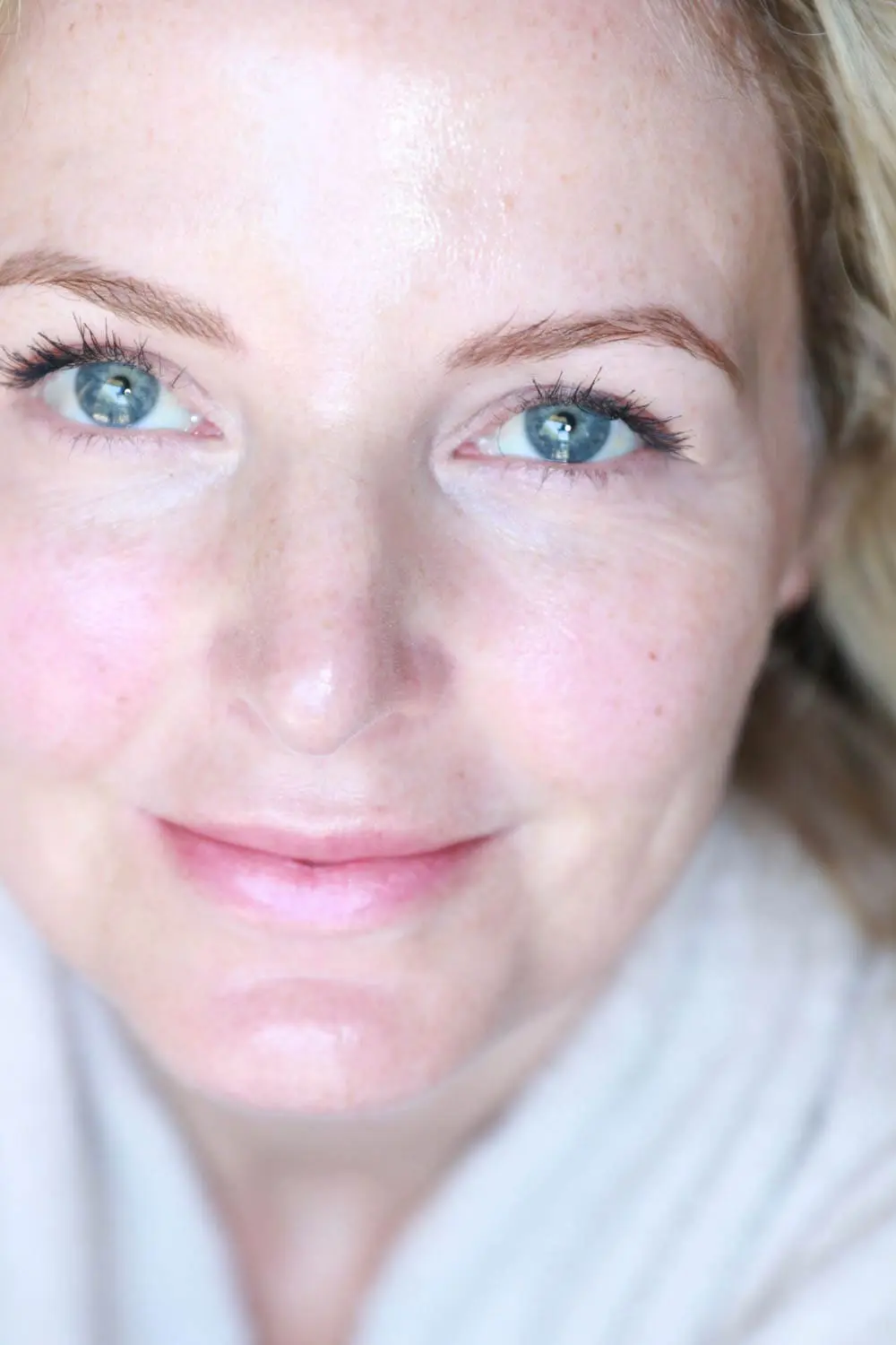 No filter on this picture, I've been using Colleen Rothschild skincare at night for two weeks. It makes your skin glow!