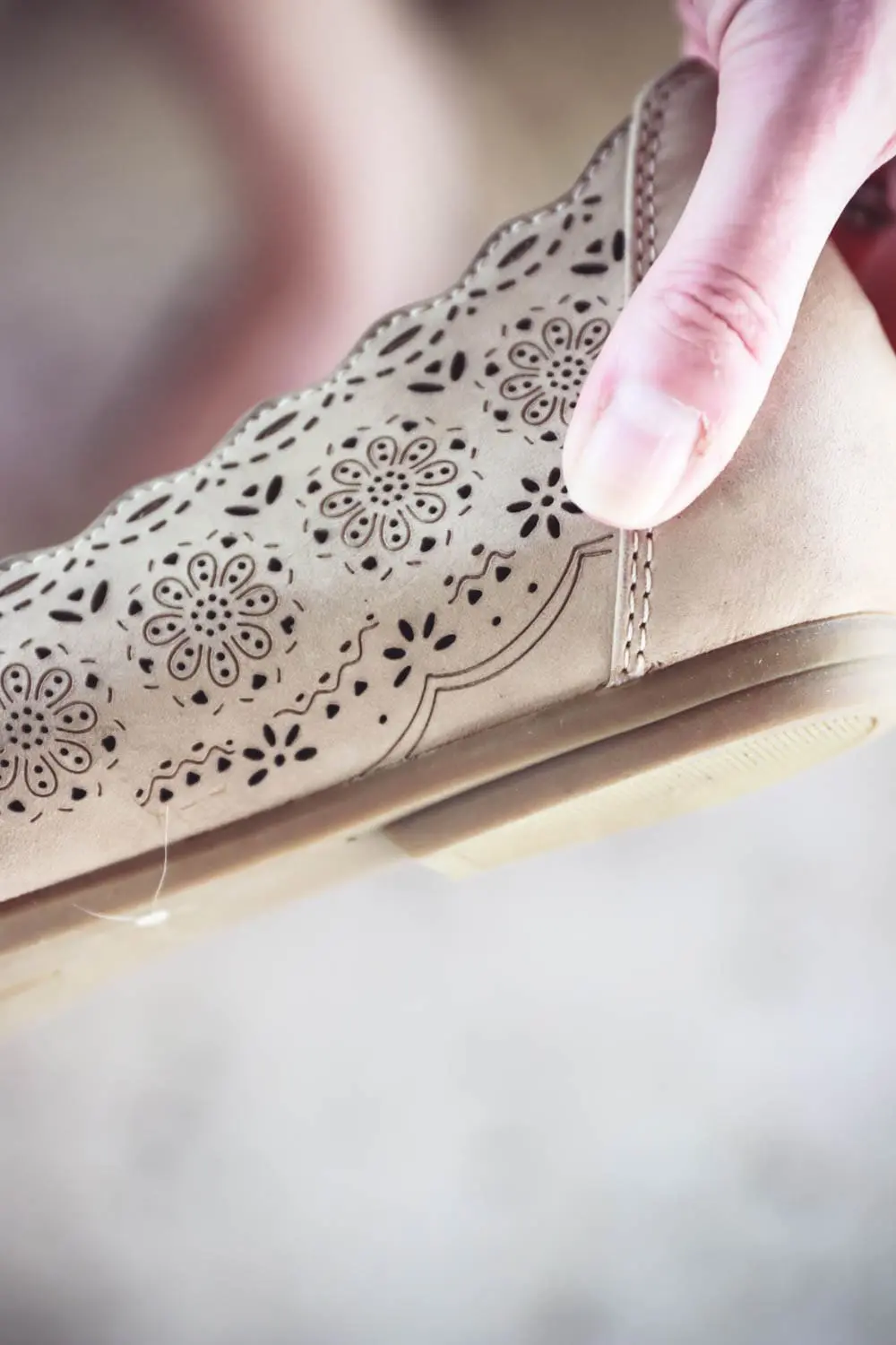 What I Wore video // Erin Busbee, fashion blogger and youtuber from San Antonio, Texas, wearing L'Agence laceup army green dress with Earthies lindi ballet flats in biscuit with her golden retriever 