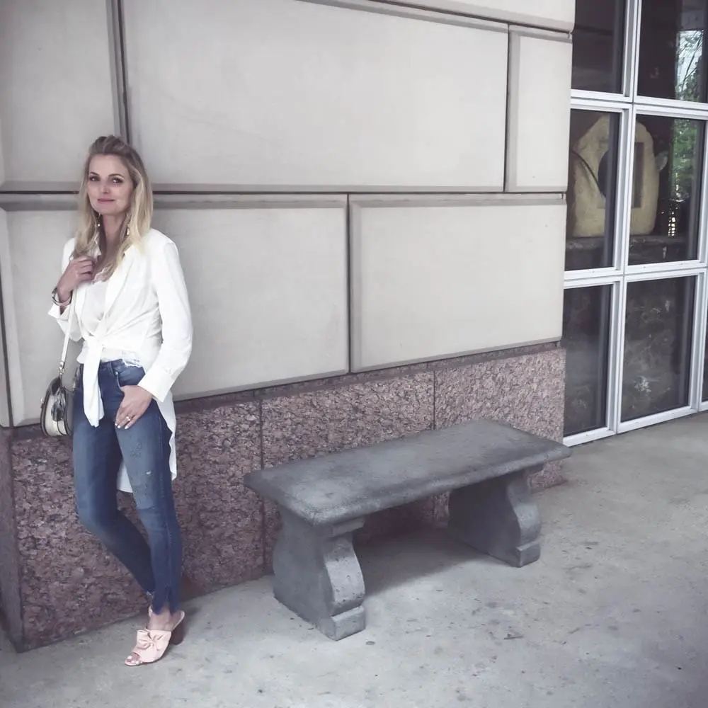Reward style conference 2017 at hotel crescent court, fashion blogger and fashion youtuber erin busbee wearing norma kamali tie front top, amo denim jeans with twist front, lace cami, mules by avec les filles and chloe nile bracelet bag with avec les filles peach bow mules