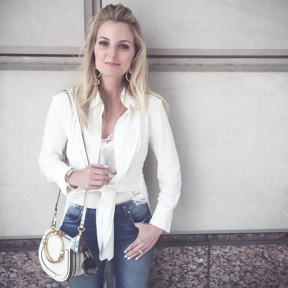 Reward style conference 2017 at hotel crescent court, fashion blogger and fashion youtuber erin busbee wearing norma kamali tie front top, amo denim jeans with twist front, lace cami, mules by avec les filles and chloe nile bracelet bag-outside hotel crescent court 
