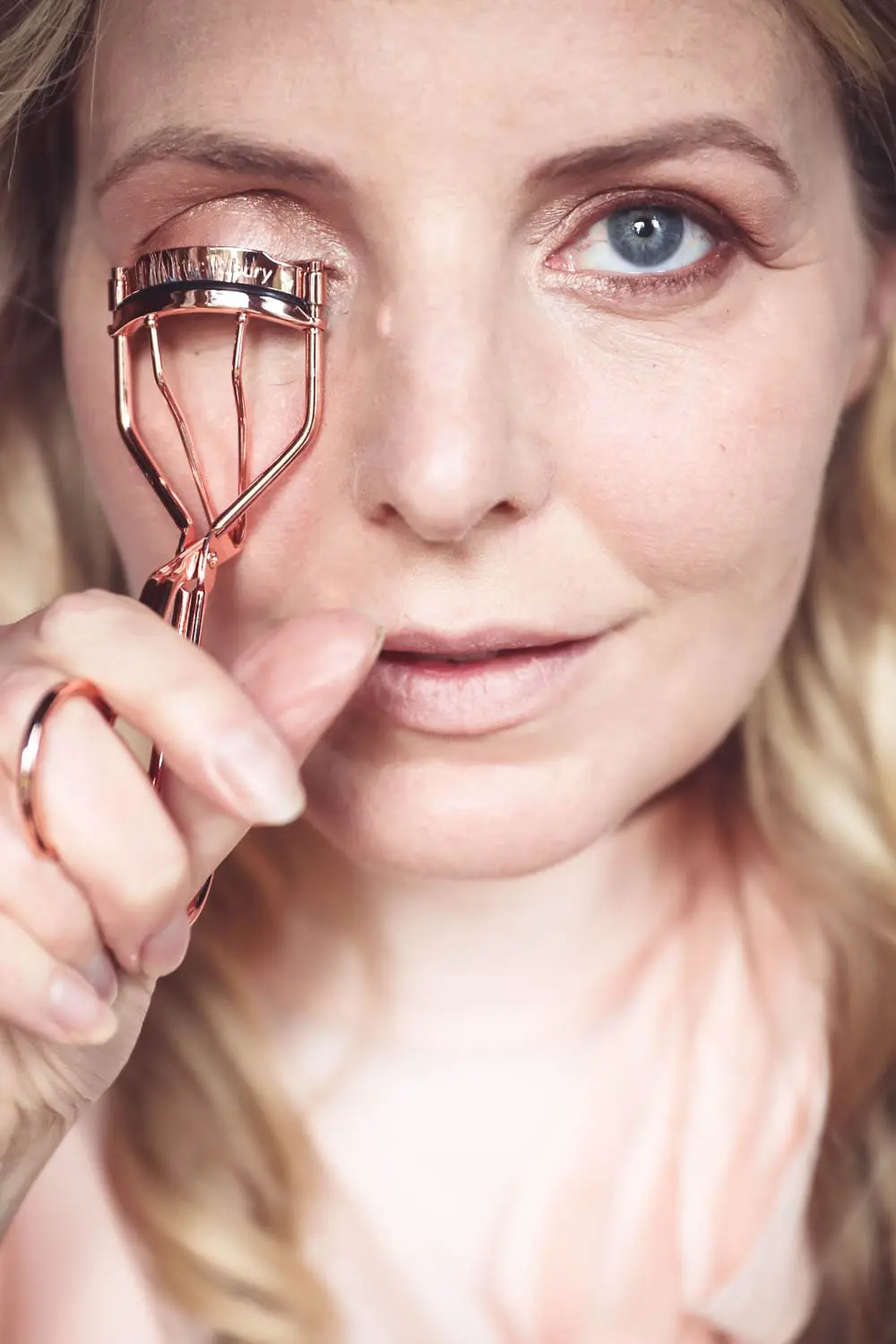 5-Minute makeup routine featuring charlotte tilbury eyelash curler gold