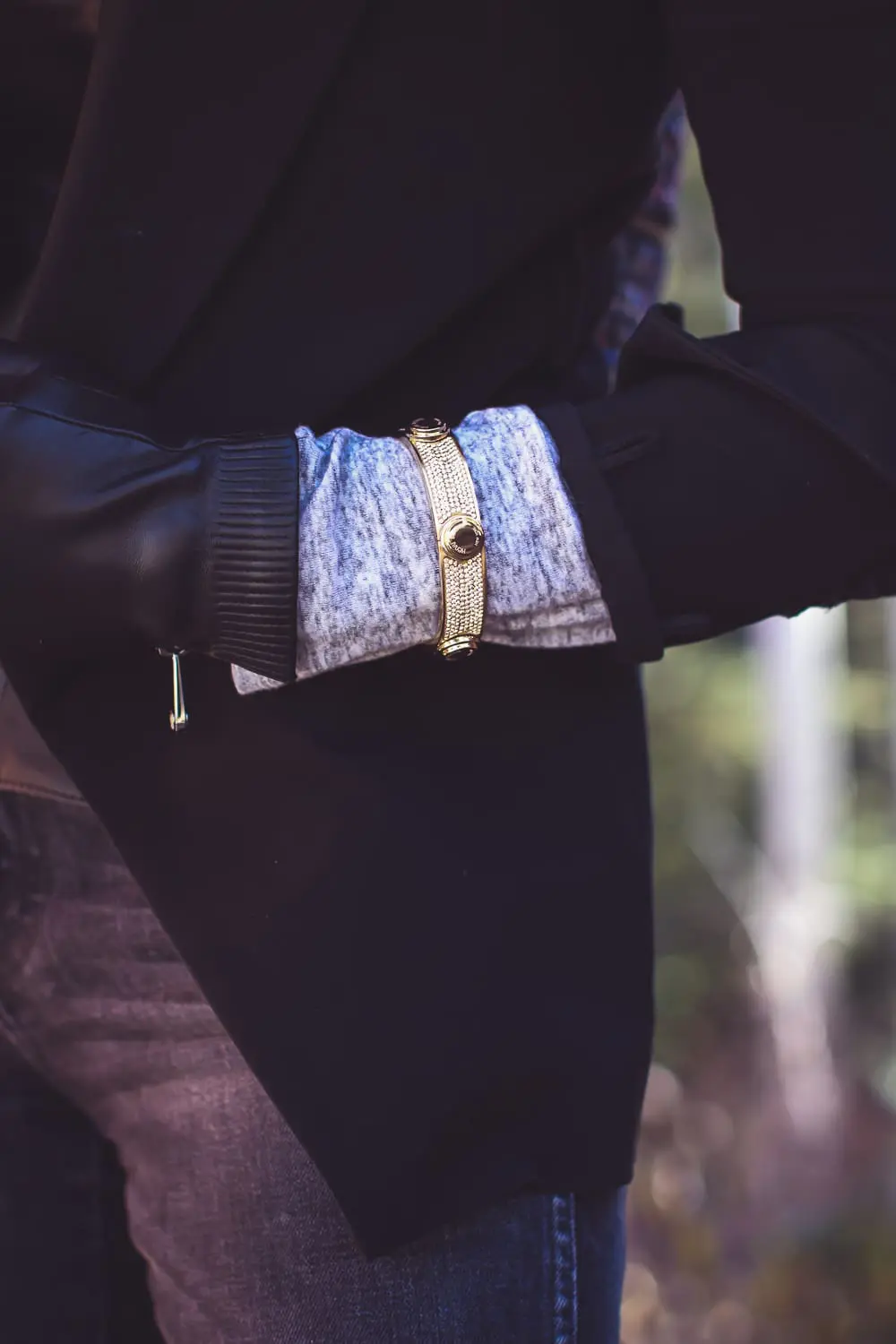 Styling Hats for women for fall and winter, featuring a Henri Bendel felt hat, paired with a jetsetter tweed backpack, veronica beard blazer with leather dickey and amo twist jeans with vince camuto patent booties on fashion blogger over 4o from Busbee Style Erin Busbee