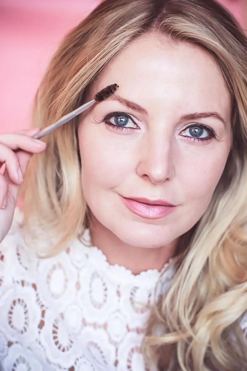 Holiday makeup gift sets, featuring benefit cosmetics from Ulta, eyebrow spooly brush, from brownanza gift set, reviewed by beauty blogger over 40, Erin Busbee of Busbee Style