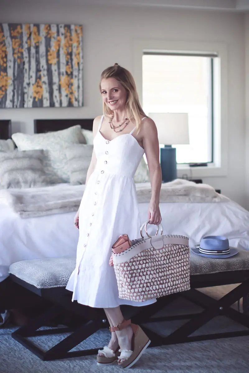 Best accessories featuring a beautiful beach bag in beige and white with circle handle from Henri Bendel on fashion blogger over 40 Erin Busbee of BusbeeStyle.com