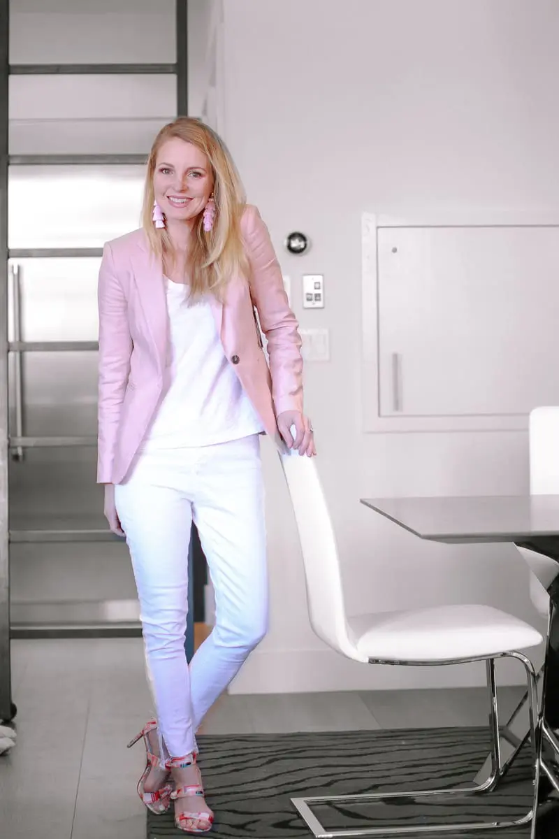 Spring Blazers 2018 women's, how to style spring blazers with Erin Busbee of BusbeeStyle featuring a Vince Camuto pink corset back blazer and white Topshop skinny jeans with Louise et Cie floral print pumps