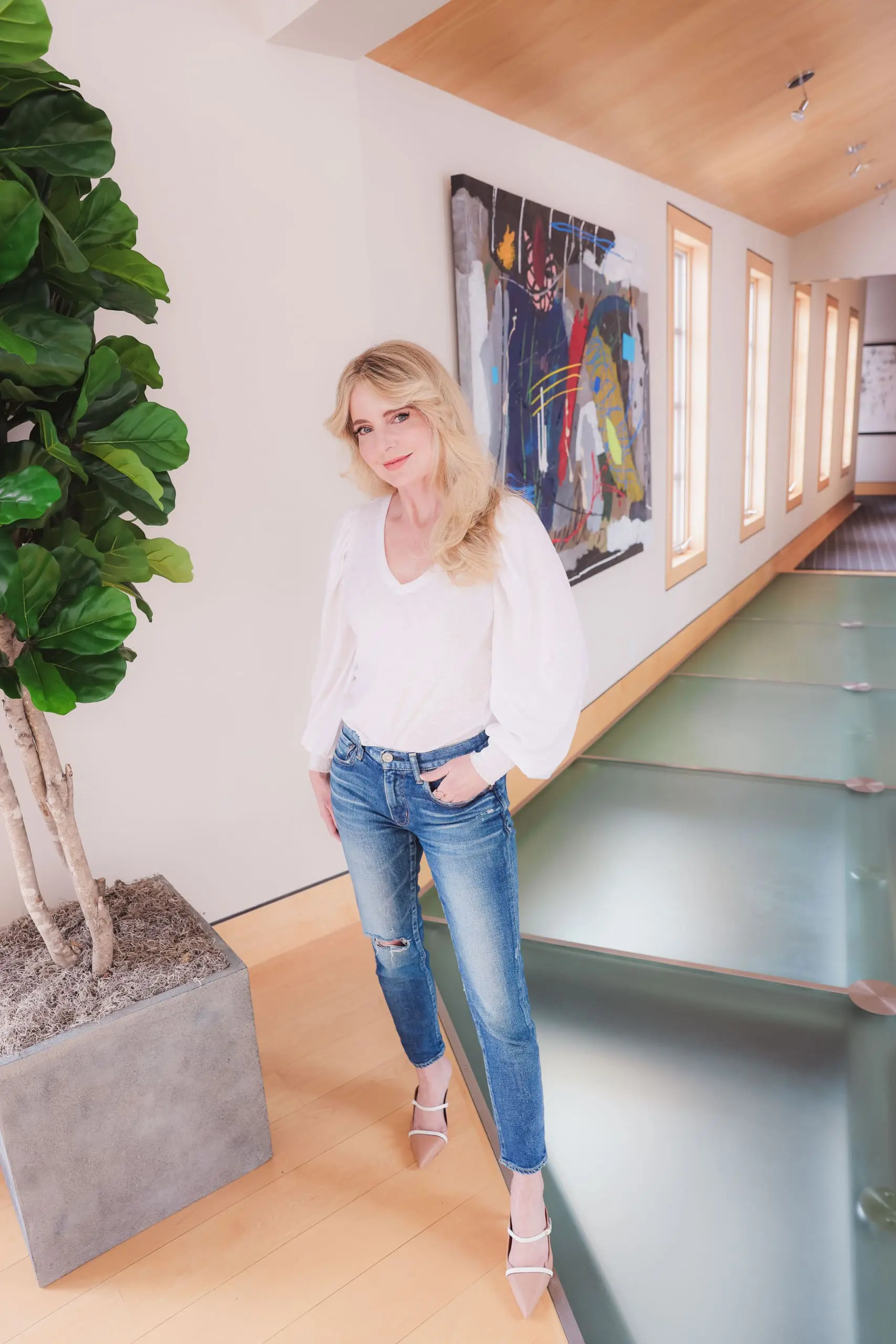 How to look better in photos, Look taller and slimmer in photos, Erin Busbee style blogger, fashion over 40