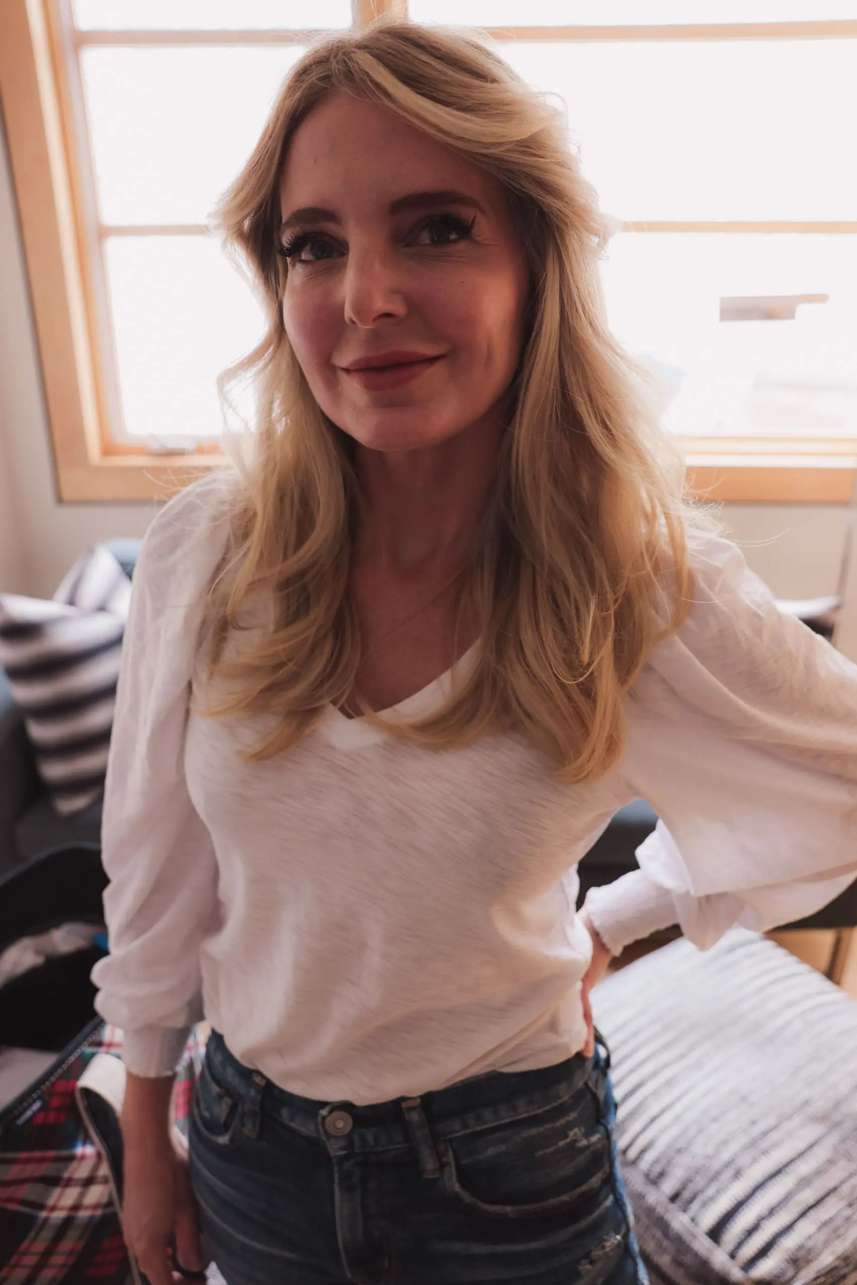 How to look better in photos, Look taller and slimmer in photos, Erin Busbee style blogger, fashion over 40