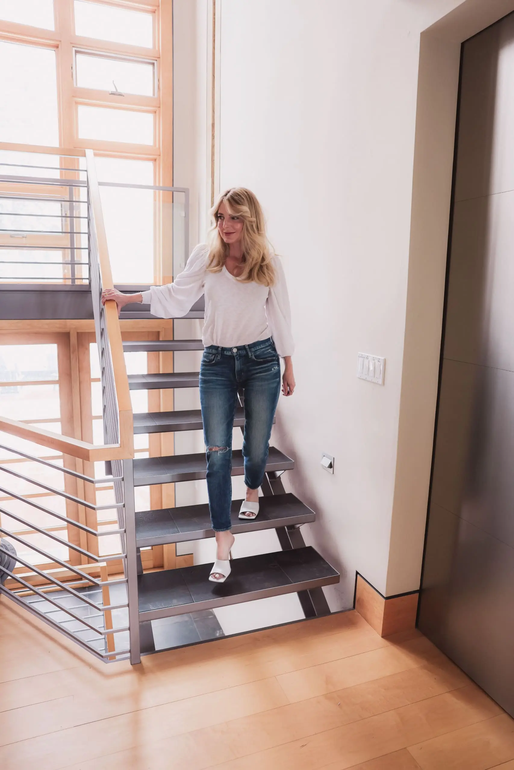 How to look better in photos, Look taller and slimmer in photos, Erin Busbee style blogger, fashion over 40