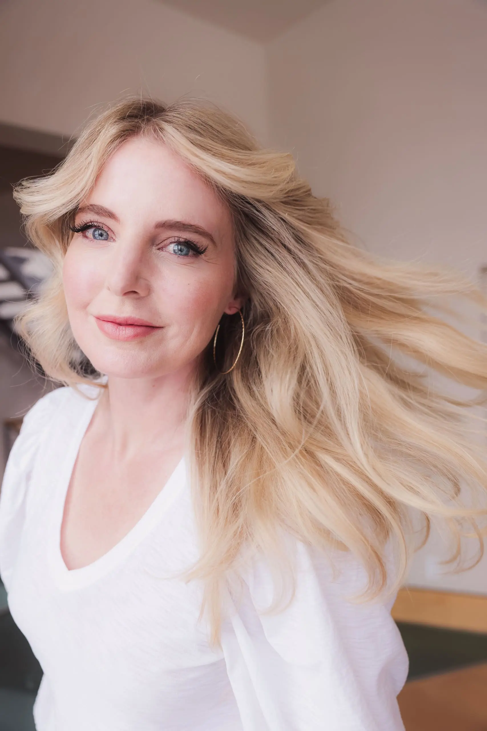 How to look better in photos, Look taller and slimmer in photos, Erin Busbee style blogger, fashion over 40