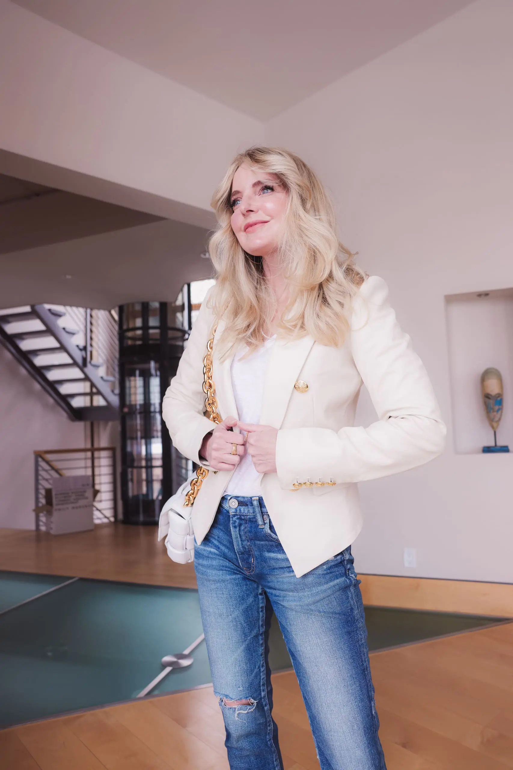 How to look better in photos, Look taller and slimmer in photos, Erin Busbee style blogger, fashion over 40