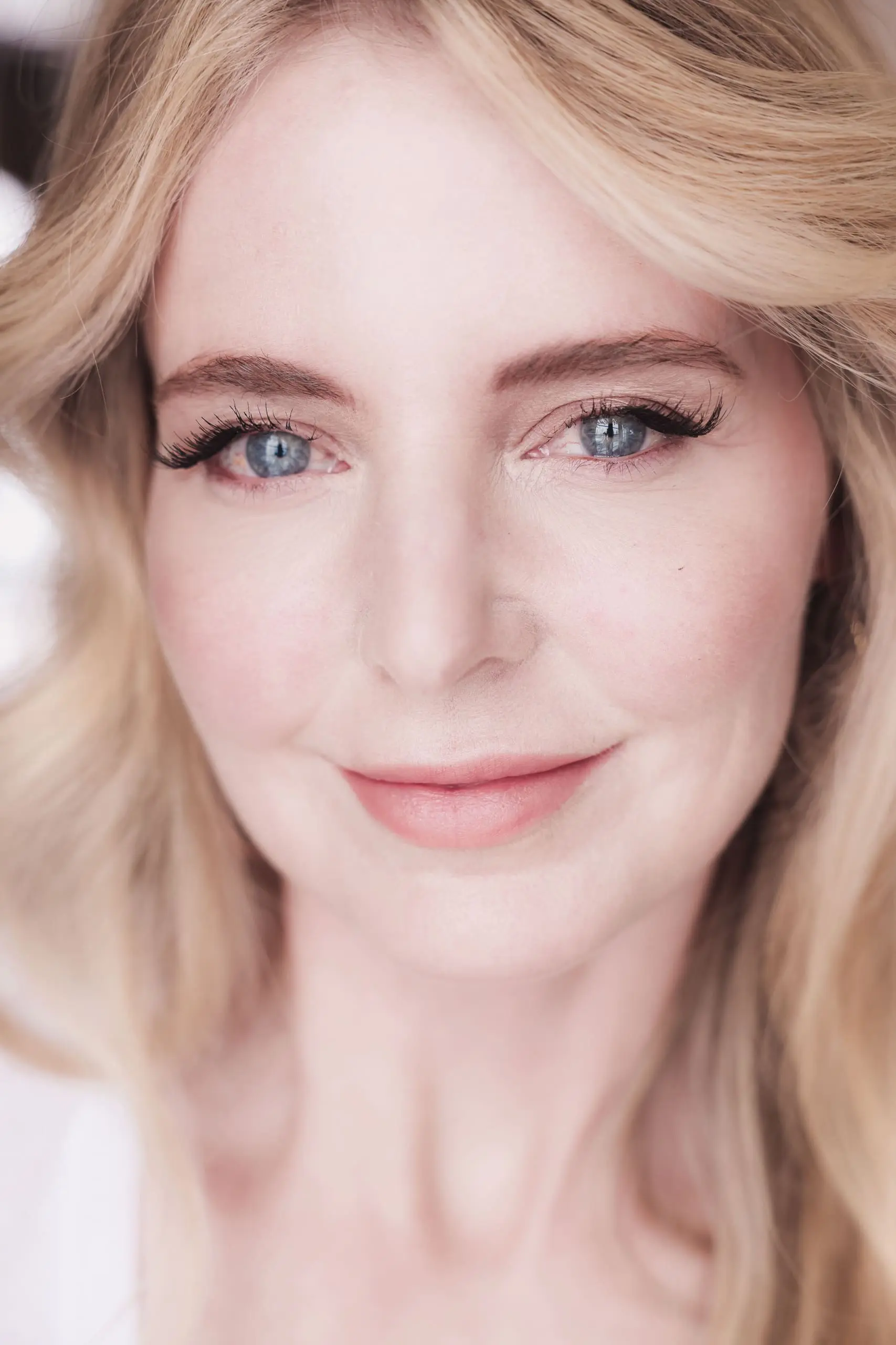 How to look better in photos, Look taller and slimmer in photos, Erin Busbee style blogger, fashion over 40