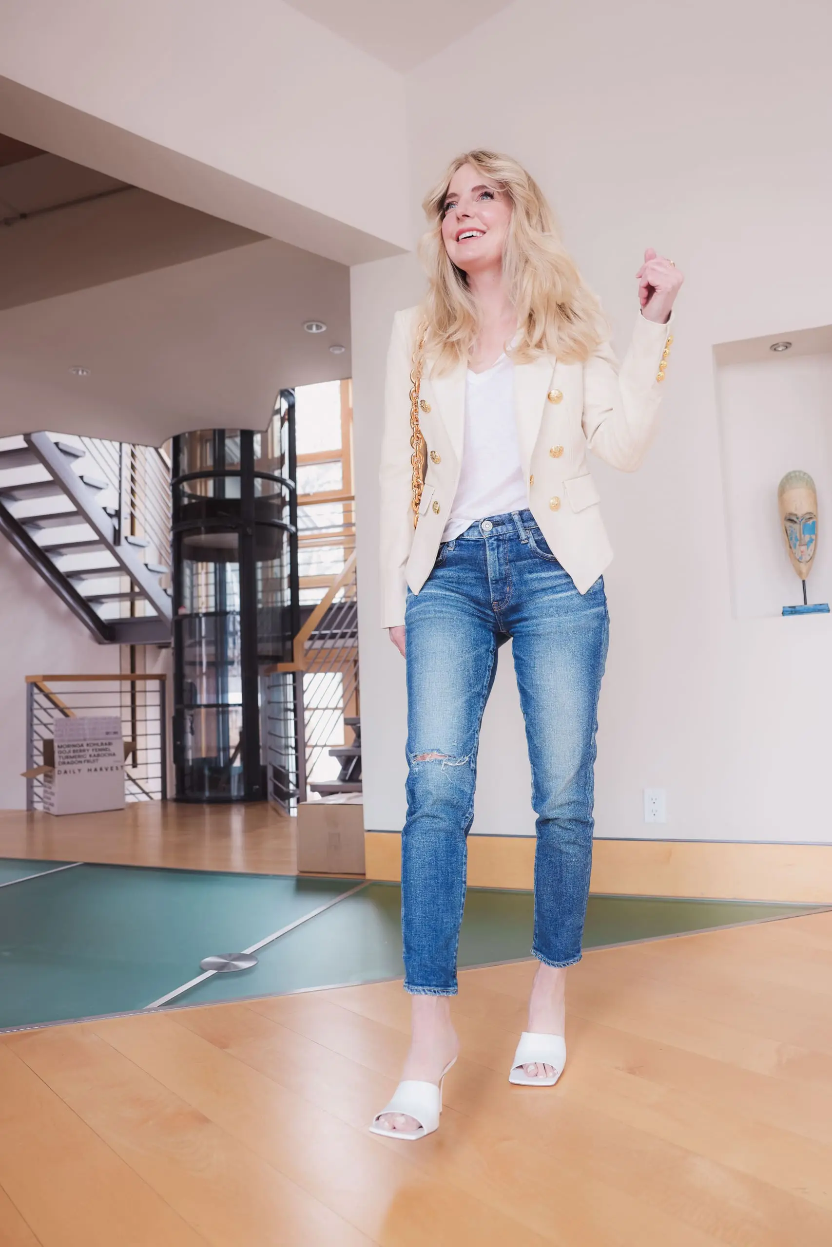 How to look better in photos, Look taller and slimmer in photos, Erin Busbee style blogger, fashion over 40