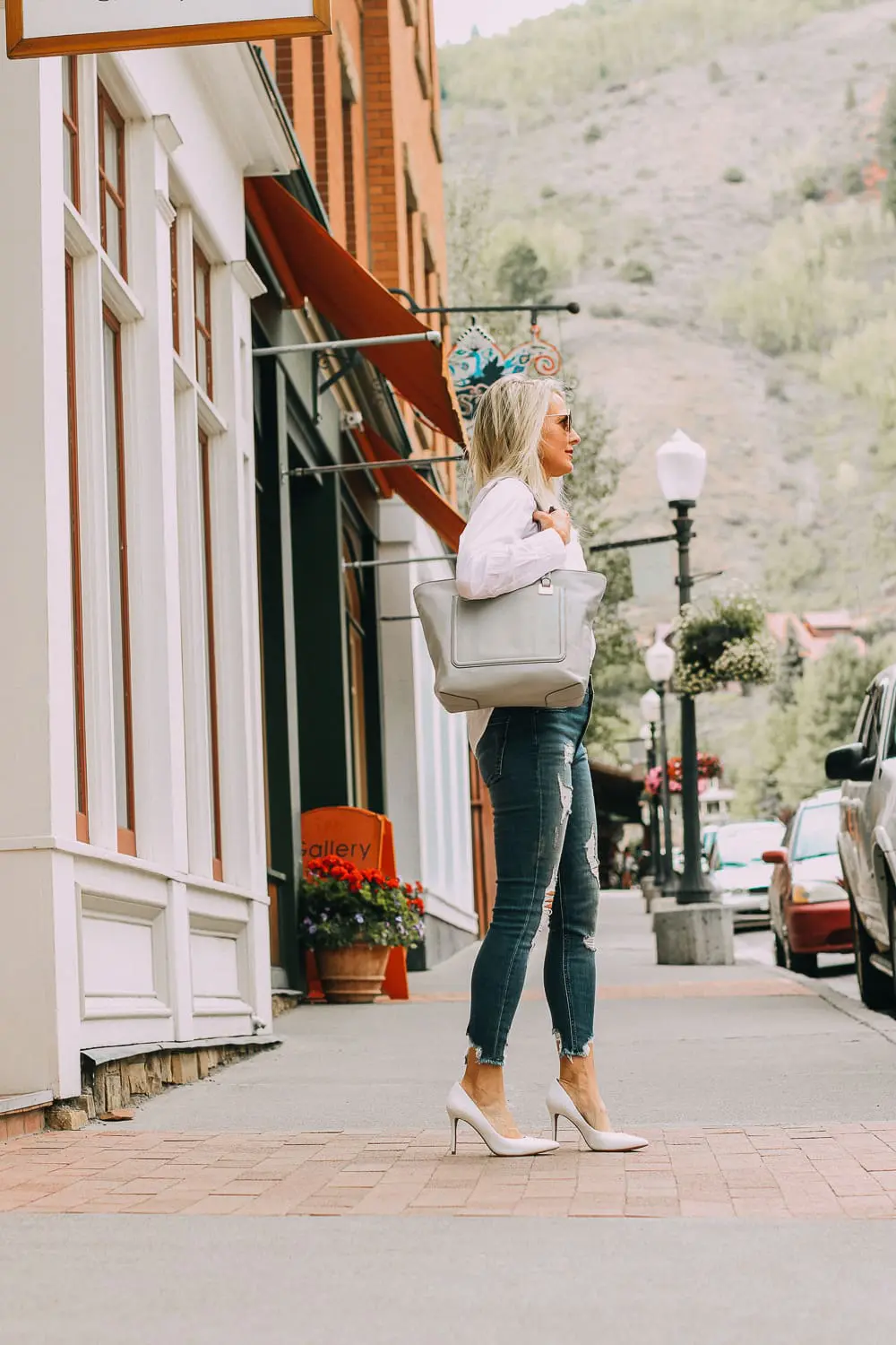 Pumps by Vince Camuto very comfortable paired with Express distressed skinny jeans and a Frank & Eileen white button down shirt and gray Vince Camuto tote bag