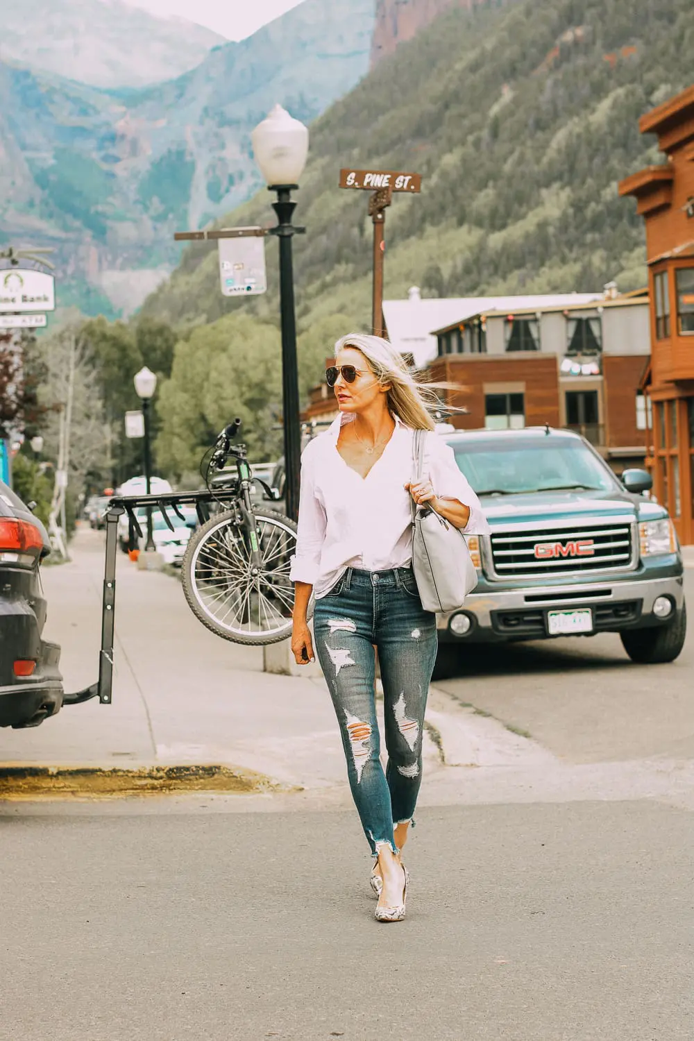 Pumps by Vince Camuto very comfortable paired with Express distressed skinny jeans and a Frank & Eileen white button down shirt and gray Vince Camuto tote bag