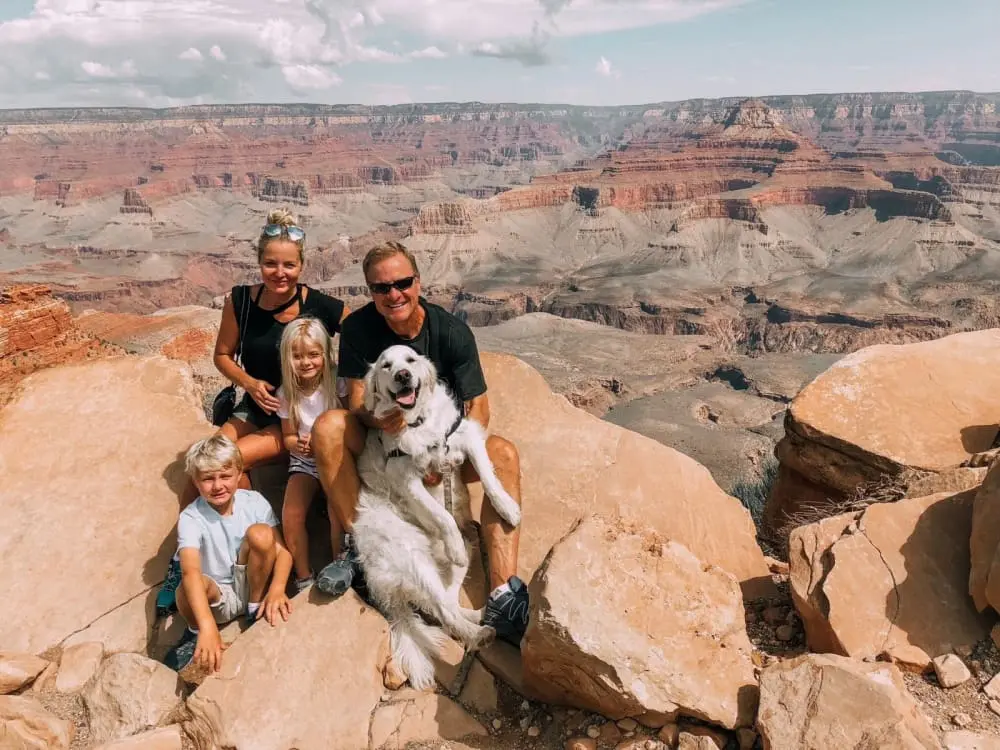 Fashion blogger Erin busbee of busbee style busbeestyle.com at the grand canyon with her family