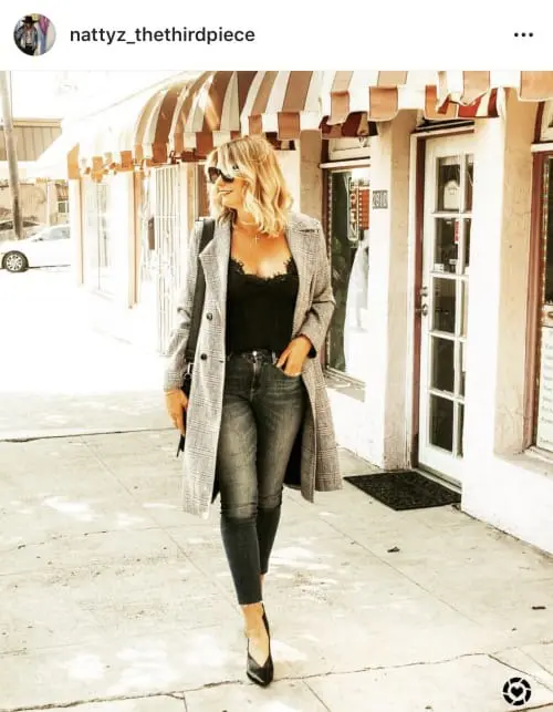 Skinny jeans over 40, 40+ Style Blogger nattyz_thethirdpiece wears dark wash skinny jeans, black pumps, a black lace embroidered tank and houndstooth coat