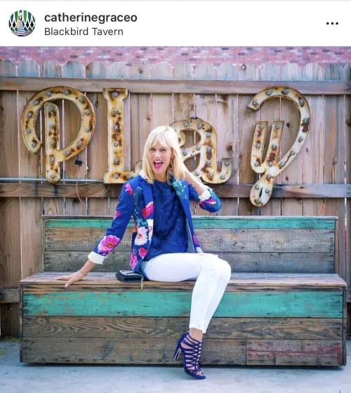 40+ style blogger catherinegraceo wears white skinny jeans, blue heels, a blue camisole and floral blazer