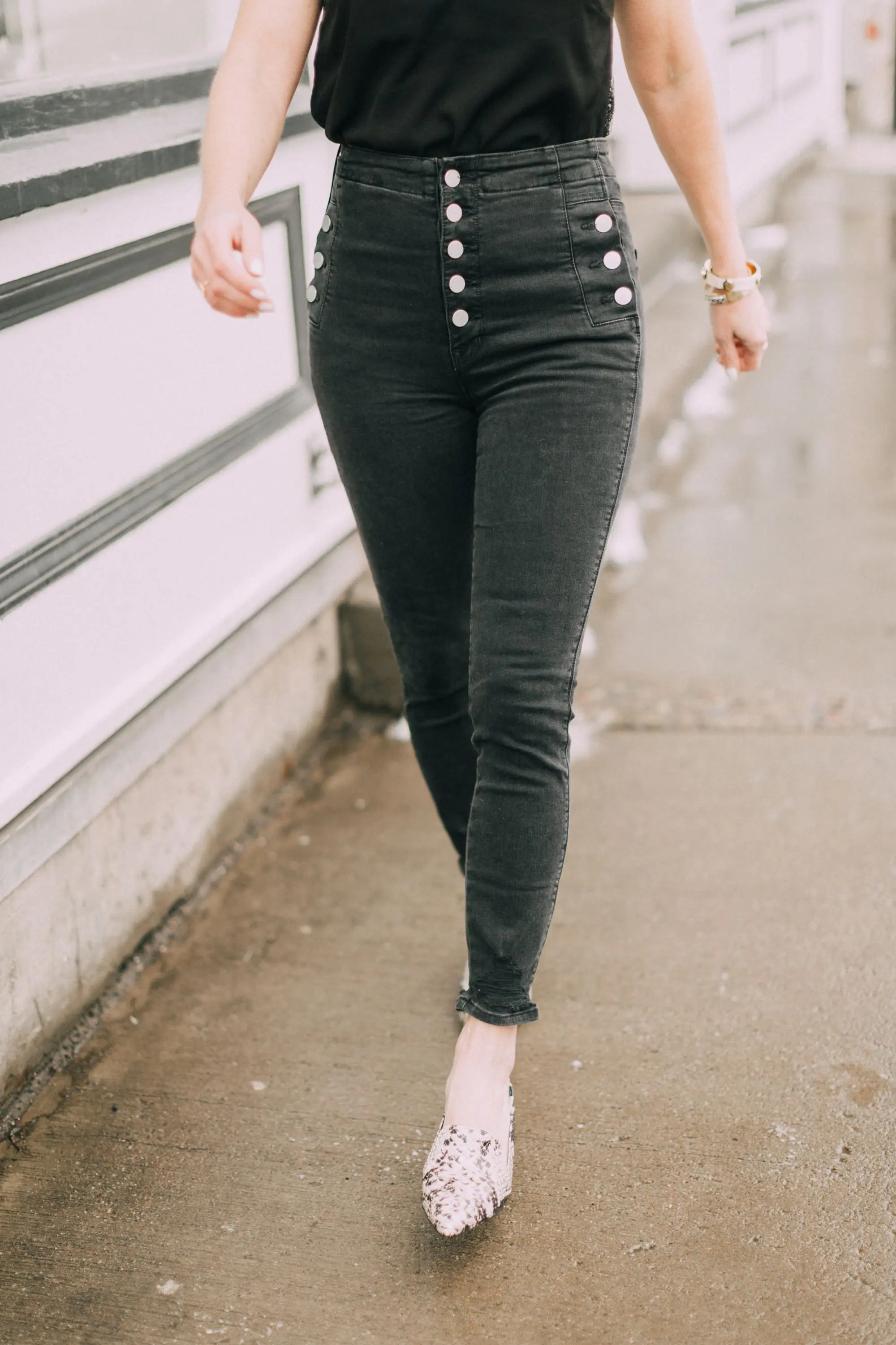 Favorite Jeans 2019, black ankle jeans with button fly by J.Brand called the Natasha jeans on fashion blogger over 40, Erin Busbee of BusbeeStyle.com in Telluride, Colorado