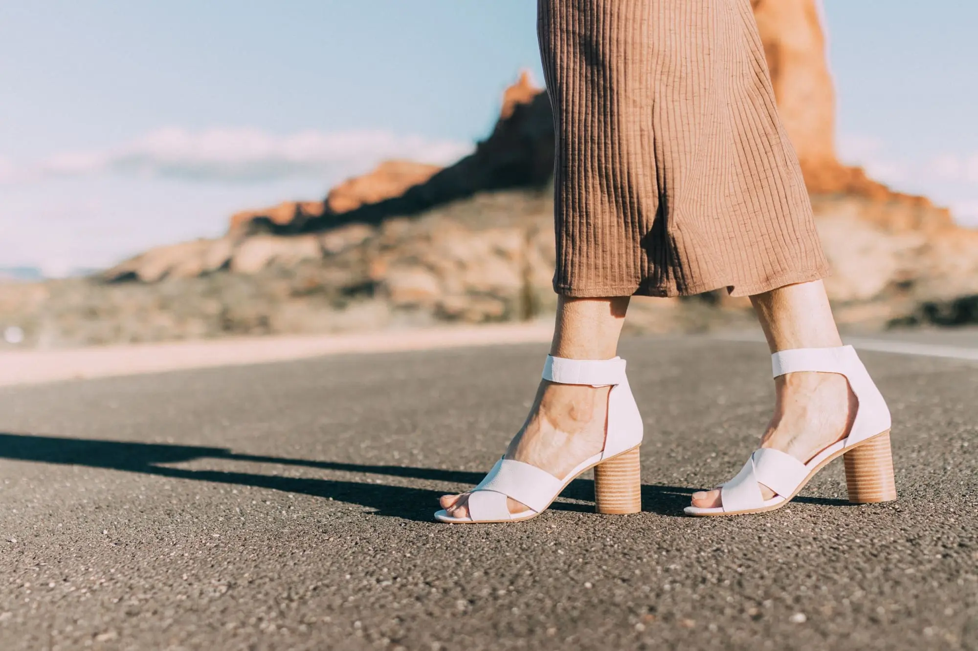 Spring Handbags, Fashion blogger Erin Busbee of BusbeeStyle.com wearing a long brown sweater dress by David Lerner from Revolve and white ankle strap sandals from Vince Camuto in Moab, Utah