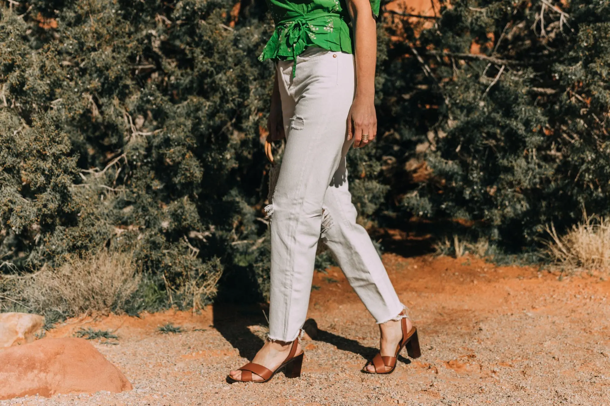 fashion blogger wearing faithfull the brand lucy wrap top white levi's wedgie icon jeans and kayu blake rope satchel