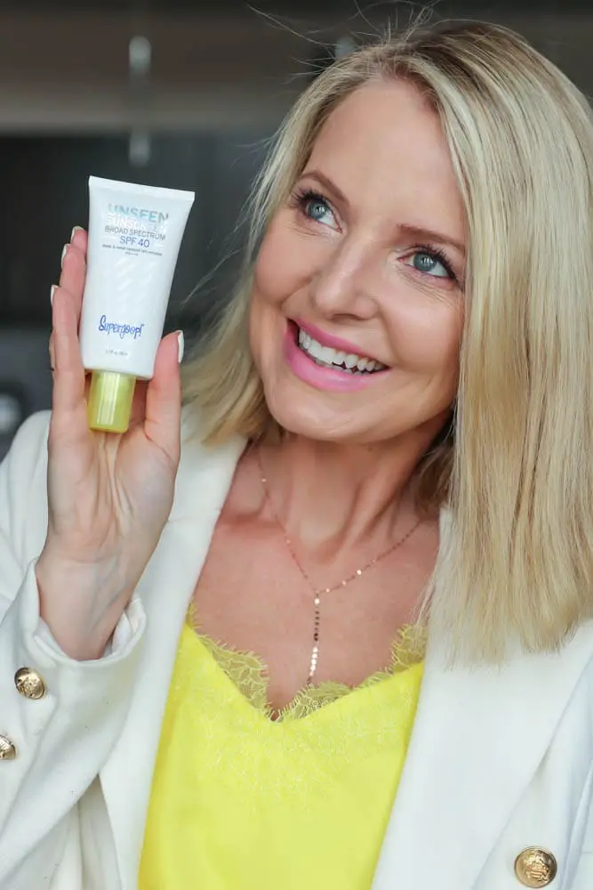 Best Sunscreen, Fashion blogger over 40 Erin Busbee of BusbeeStyle.com featuring the Unseen Screen from Supergoop! in Telluride, CO