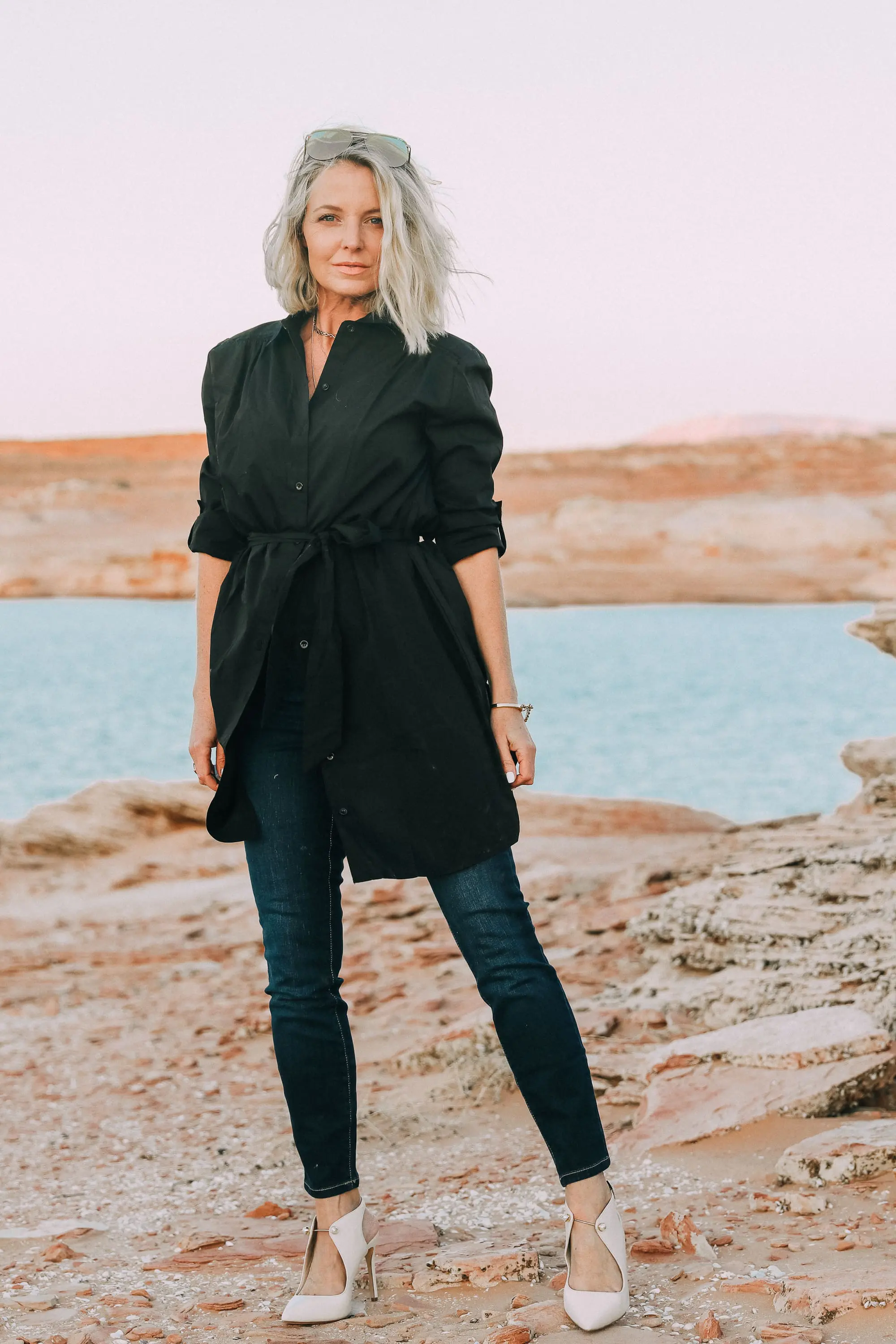 How To Wear A Shirtdress, fashion blogger erin busbee of busbeestyle.com at Lake Powell, Arizona wearing a black Time and Tru shirtdress with Sofia Vergara skinny jeans and Louise et Cie white pumps from Walmart