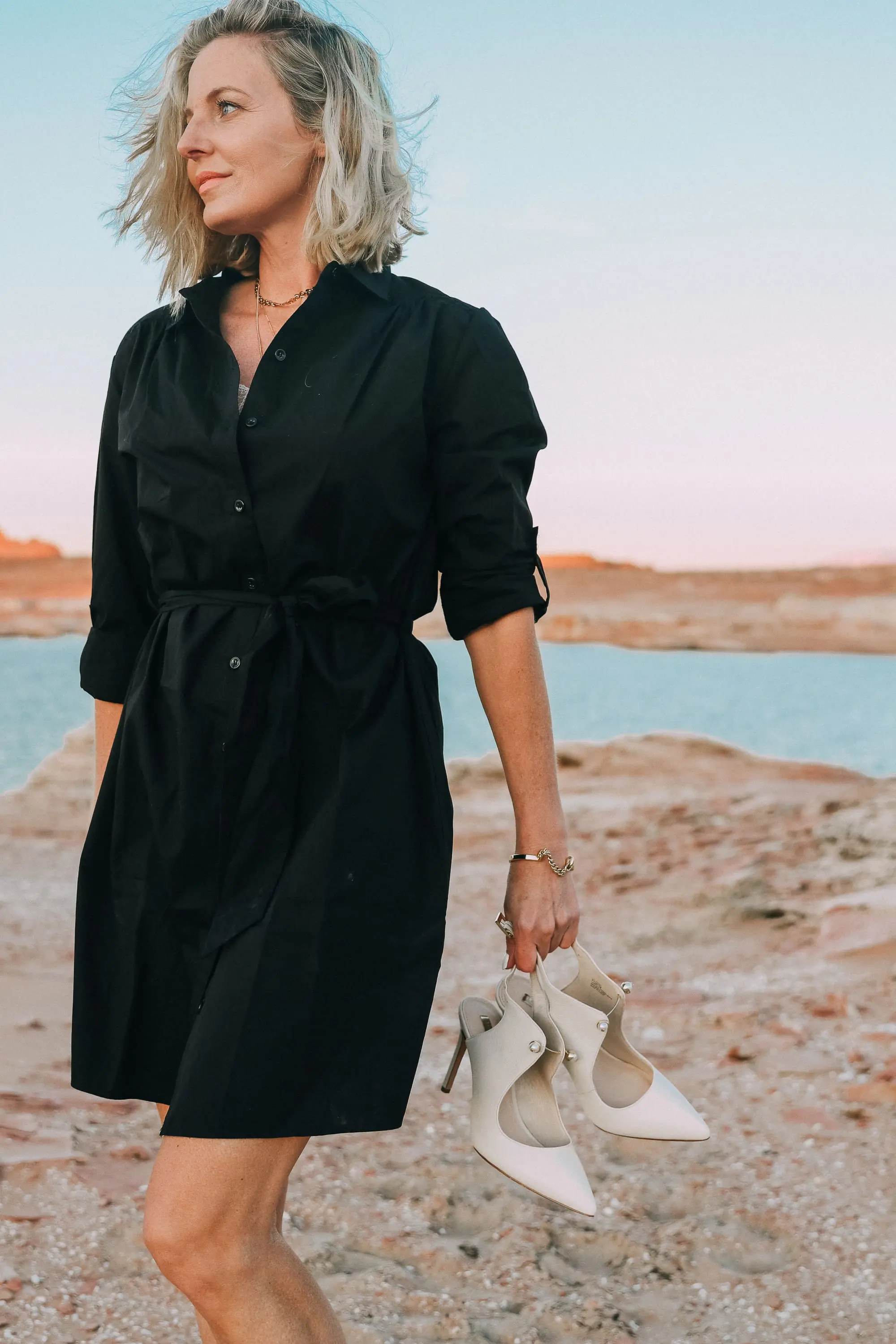 How To Wear A Shirtdress, fashion blogger erin busbee of busbeestyle.com at Lake Powell, Arizona wearing a black Time and Tru shirtdress from Walmart with Louise et Cie white pumps