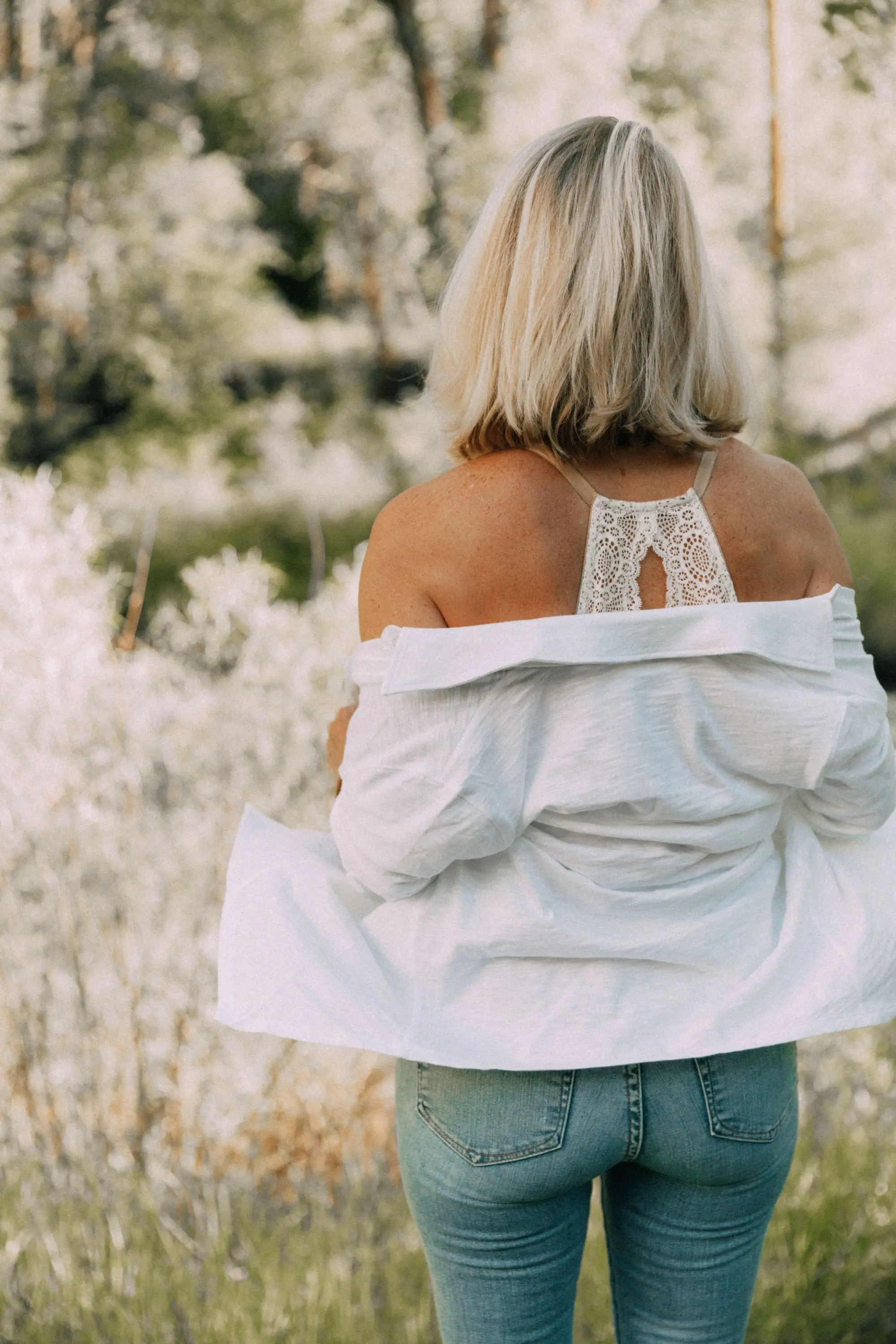 Racerback Bra, Fashion blogger Erin Busbee of BusbeeStyle.com wearing a racerback bra under a white button up tunic from Soma in Telluride, CO