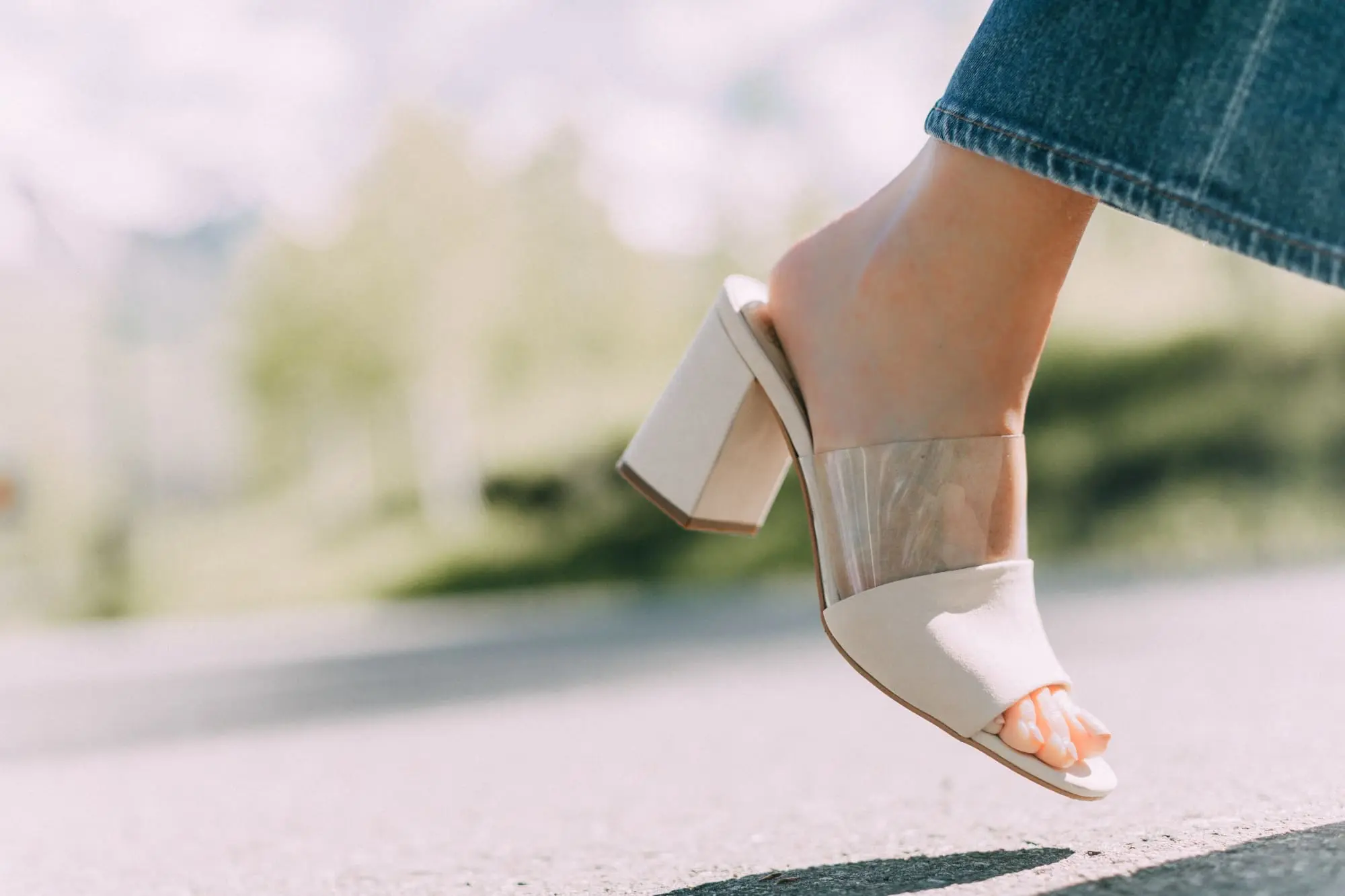 Lucite Trend, Fashion blogger Erin Busbee of BusbeeStyle.com wearing lucite mules from Vince Camuto with J Brand jeans, white Leith top, Hermes belt, and a python print Vince Camuto bag in Telluride, Colorado