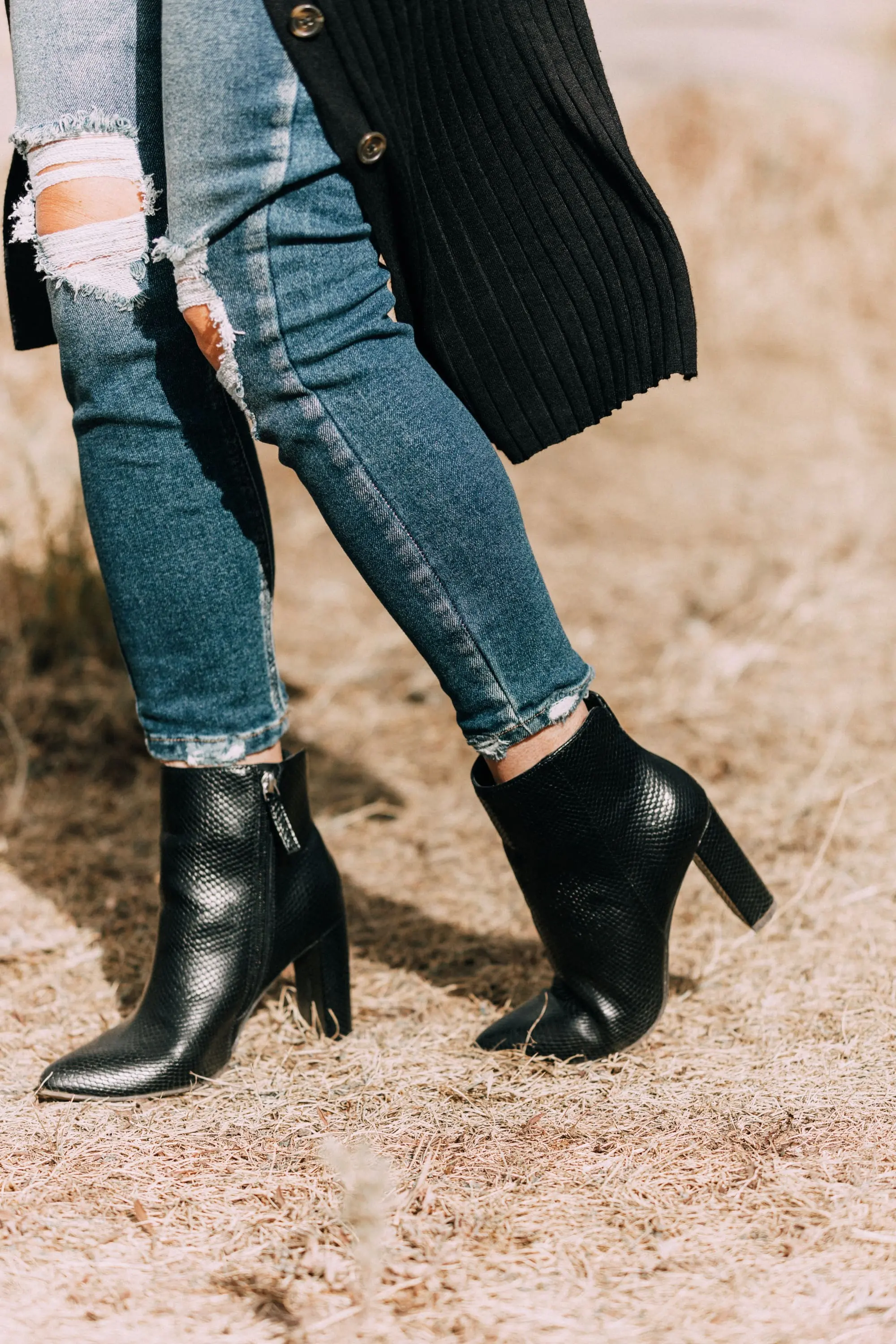 Long Cardigan outfit, Fashion blogger Busbee Style wearing Levi's ripped skinny jeans, Scoop Walmart snake embossed booties, white ribbed sweater, Walmart black ribbed long cardigan Telluride, CO