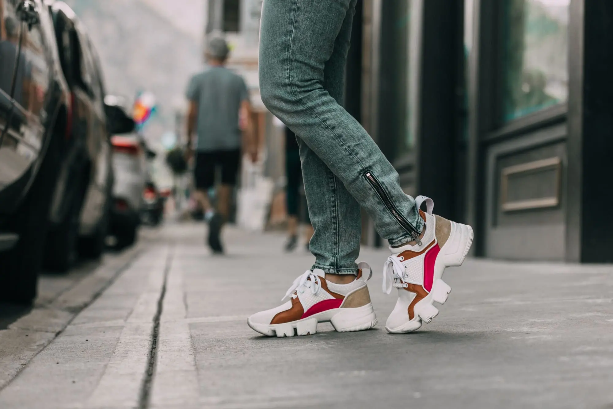 how to wear dad sneaker trend givenchy ugly sneakers