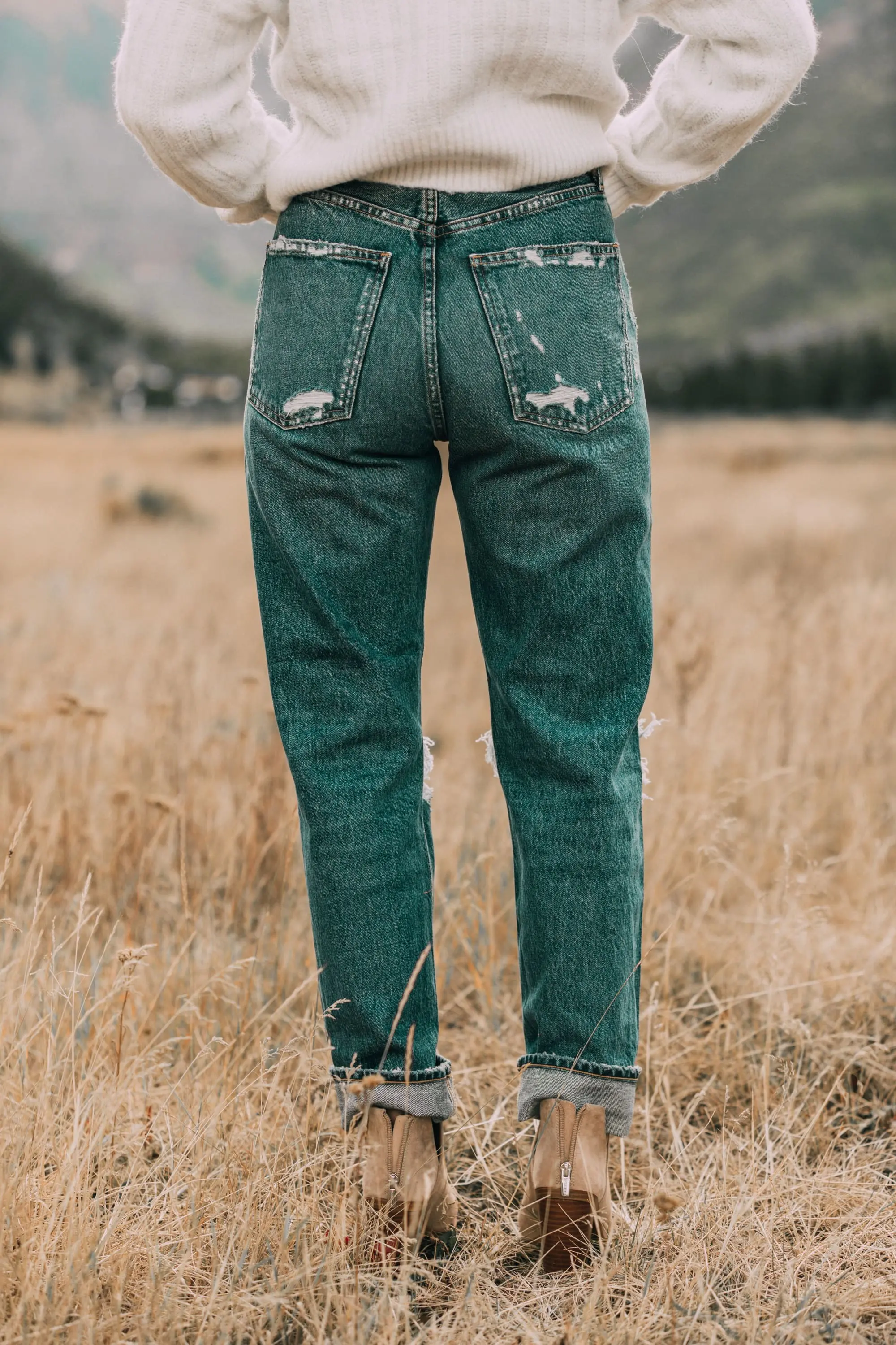 Baggy Jeans trend, Fashion blogger Busbee Style wearing Agolde baggy oversized jeans with Sam Edelman booties, white Express cable knit sweater in Telluride, CO