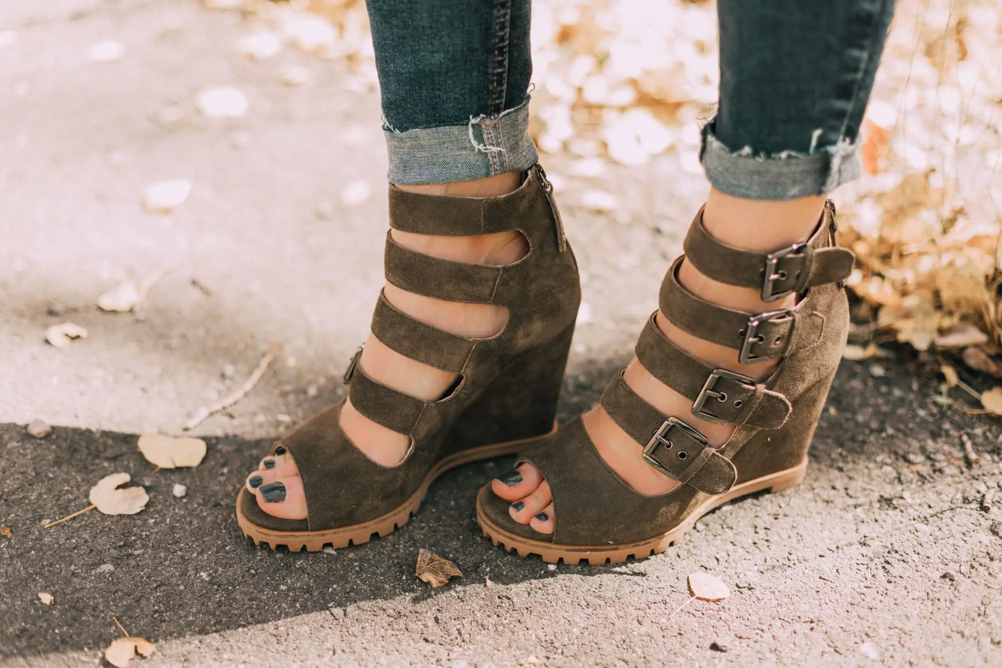 Shoes For Busy Women, Fashion blogger Erin Busbee of BusbeeStyle.com wearing Linea Paolo Wisteria Buckle Wedge Sandals with rag & bone skinny jeans, Something Navy green sweater, Staud Madeline Croc Embossed crossbody, and Quay sunglasses in Telluride, CO
