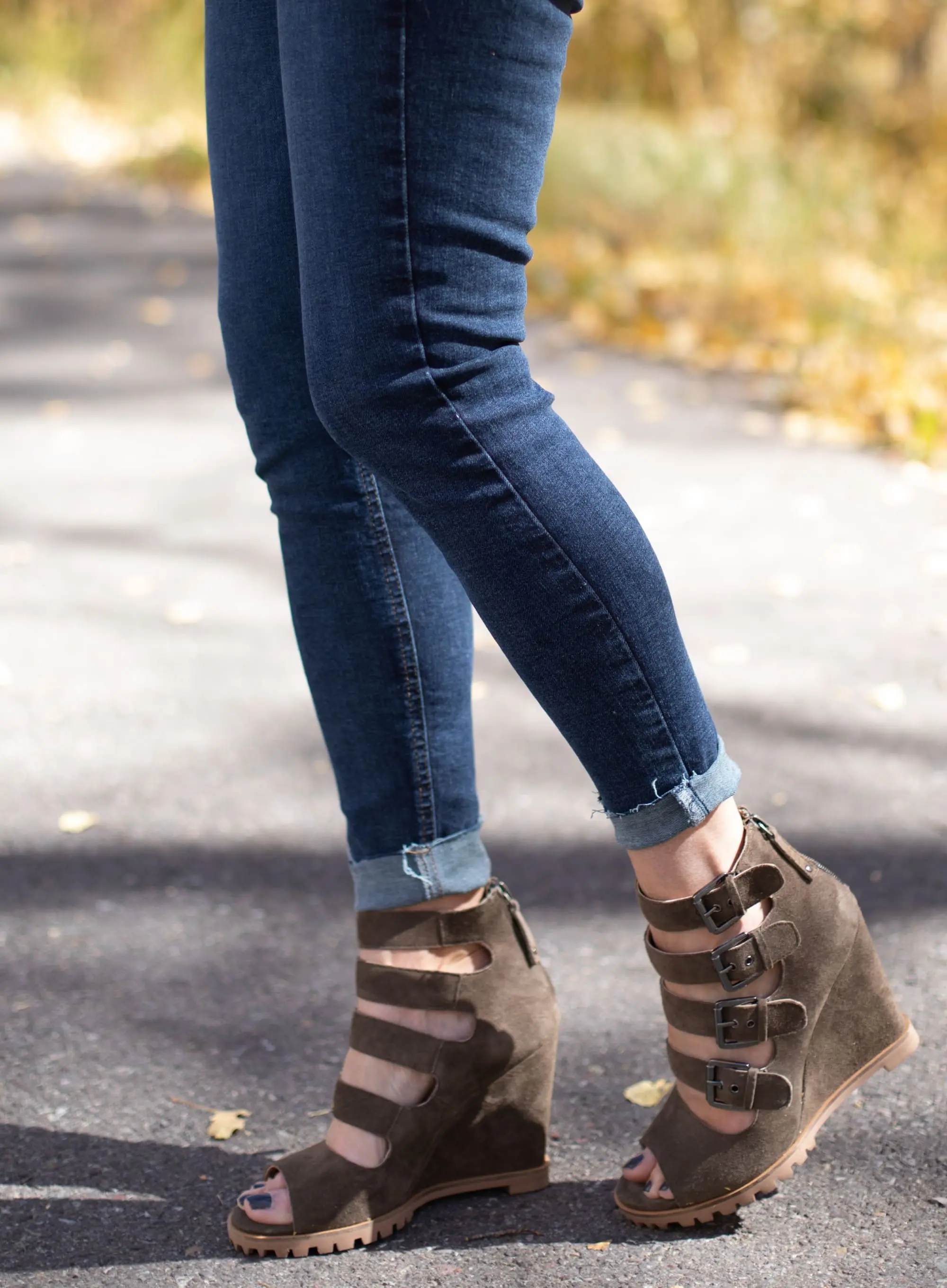 Shoes For Busy Women, Fashion blogger Erin Busbee of BusbeeStyle.com wearing Linea Paolo Wisteria Buckle Wedge Sandals with rag & bone skinny jeans, Something Navy green sweater, Staud Madeline Croc Embossed crossbody, and Quay sunglasses in Telluride, CO
