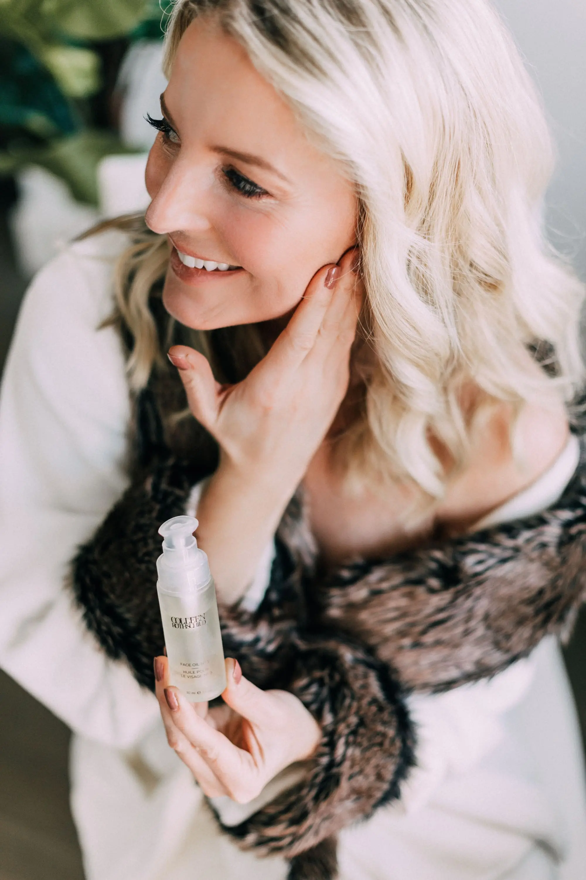 Colleen Rothschild face oil no 9 skincare product for dry skin, fashion blogger over 40 busbee style applying skincare face oil