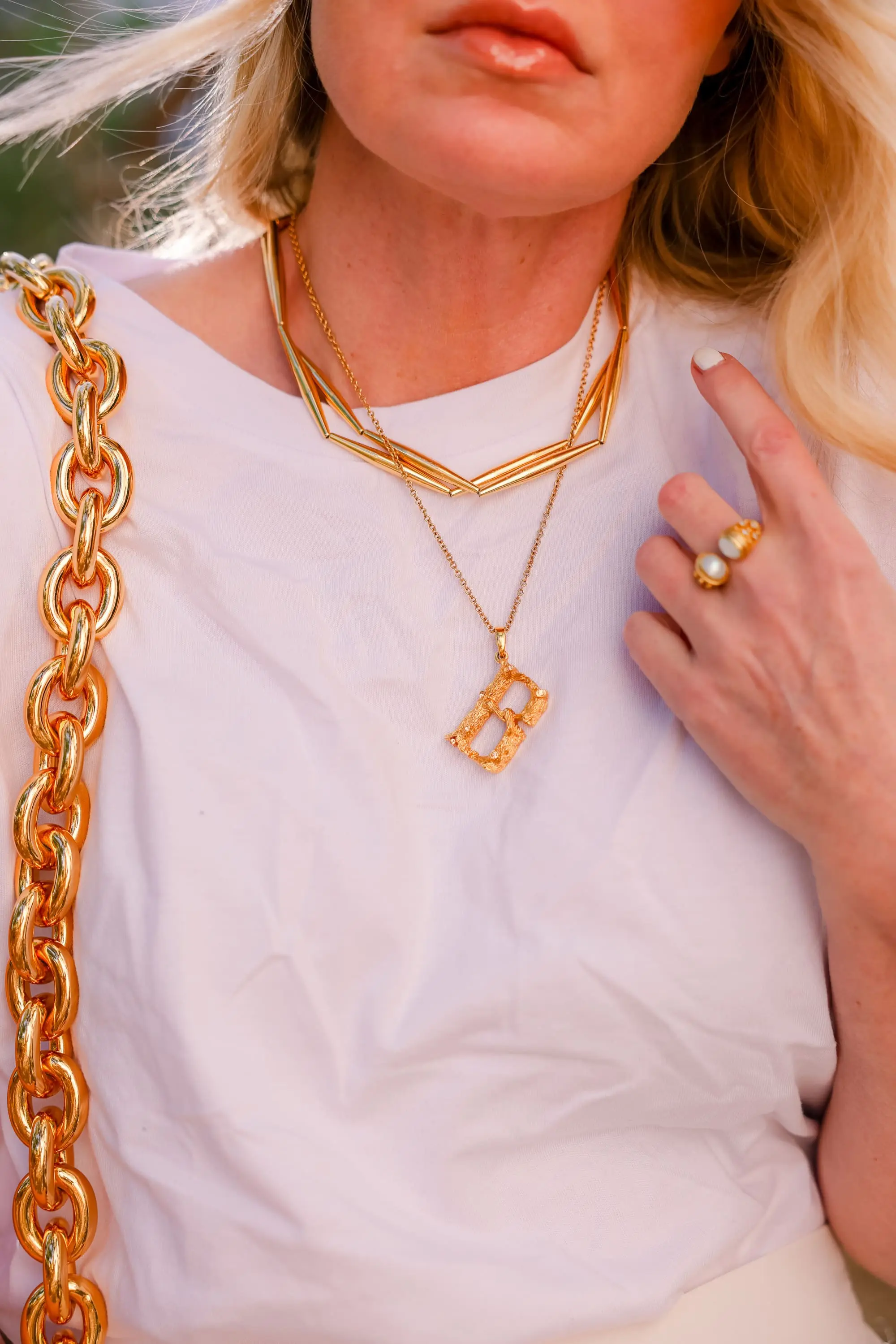2021 jewelry trends, best jewelry trend, gold jewelry, layering necklaces, how to layer necklaces, oscar de la renta initial necklace, tohum geometric tube collar necklace